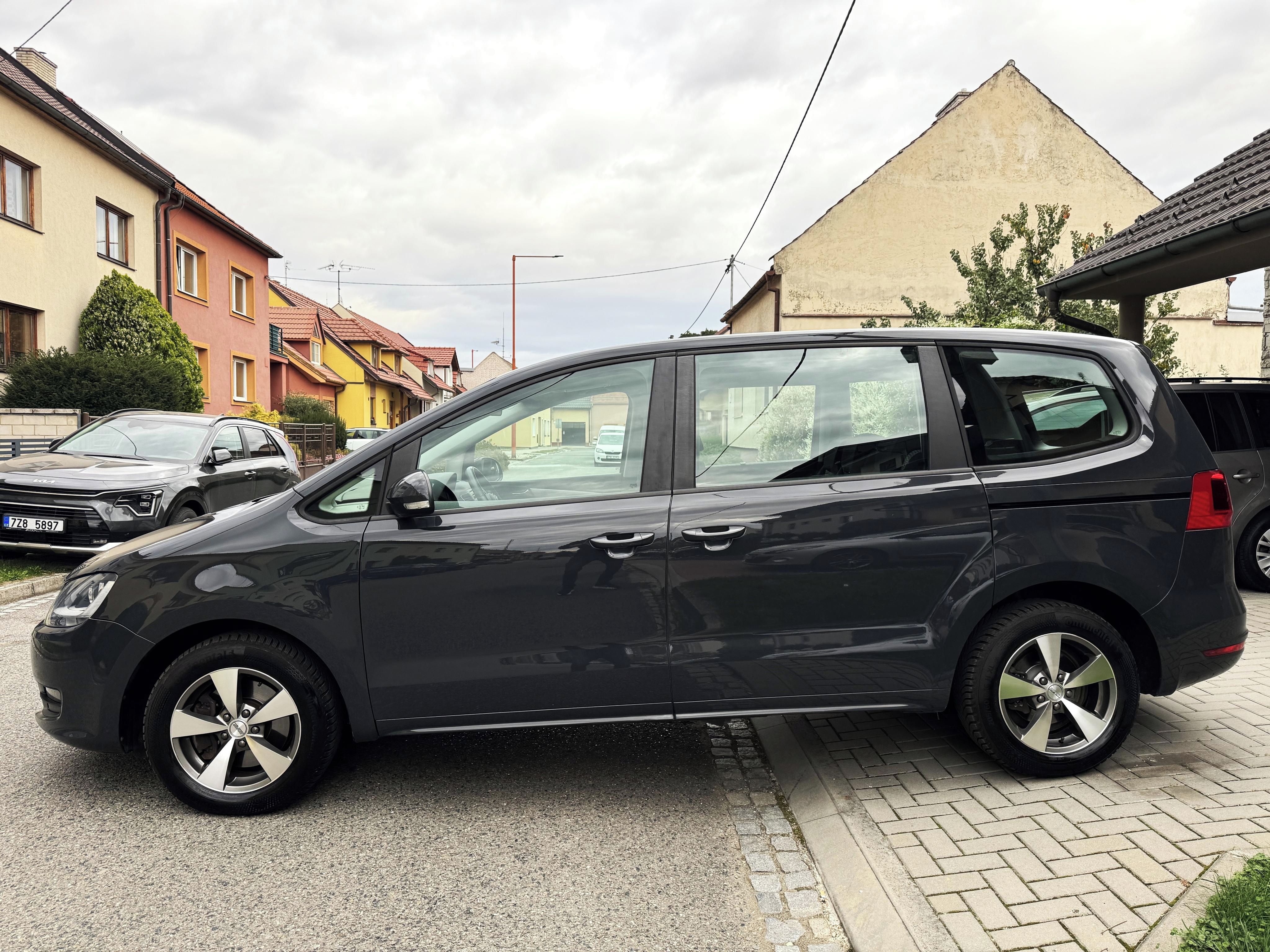 Volkswagen Sharan, 2.0TDI AUT.KLIMA,ALU,SERVISKA, - fotka 4