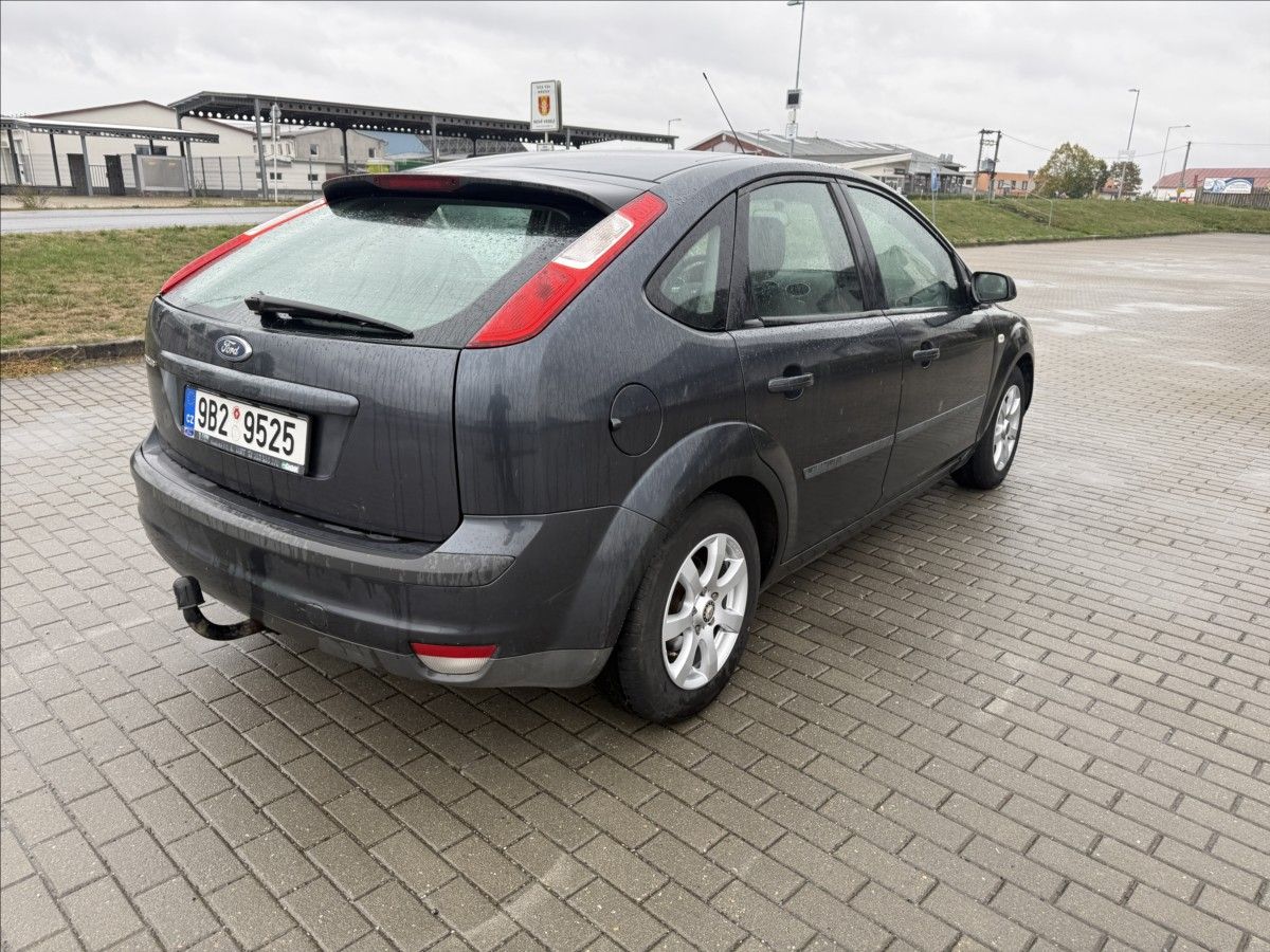 Ford Focus, 1,6 i 16V 74kw Klima Tažné 2sa - fotka 4