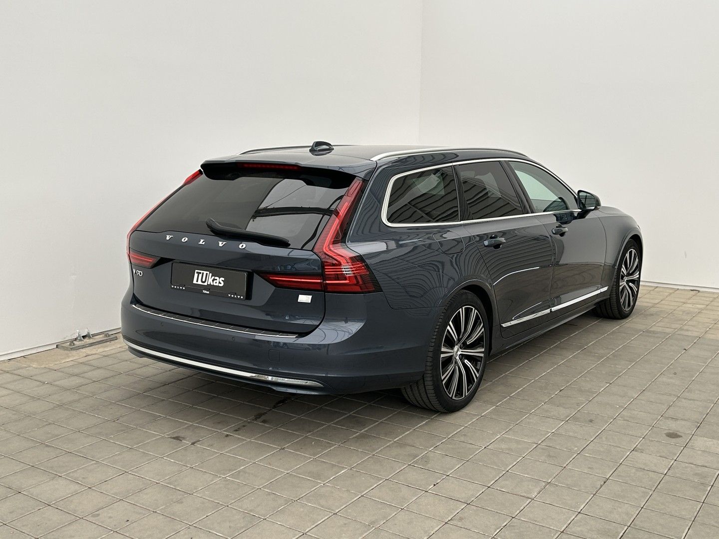 Volvo V90, 2.0Recharge 186kW 4x4  Inscrip - fotka 5