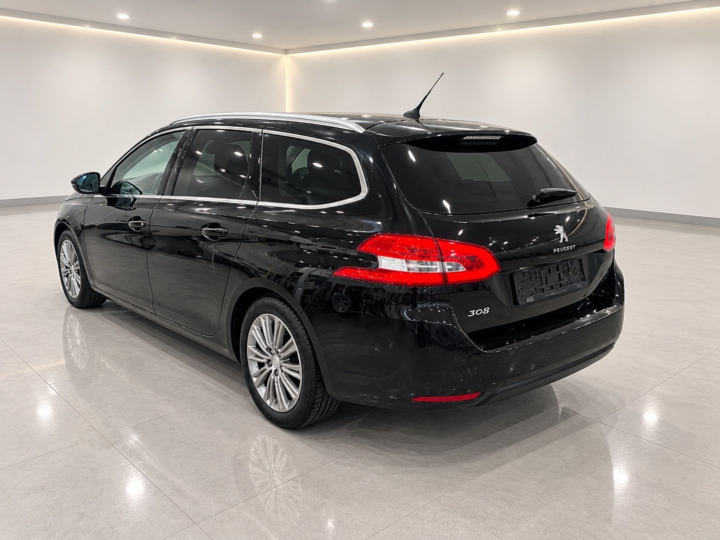 Peugeot 308, SW 1.2 PureTech SERVIS - fotka 5