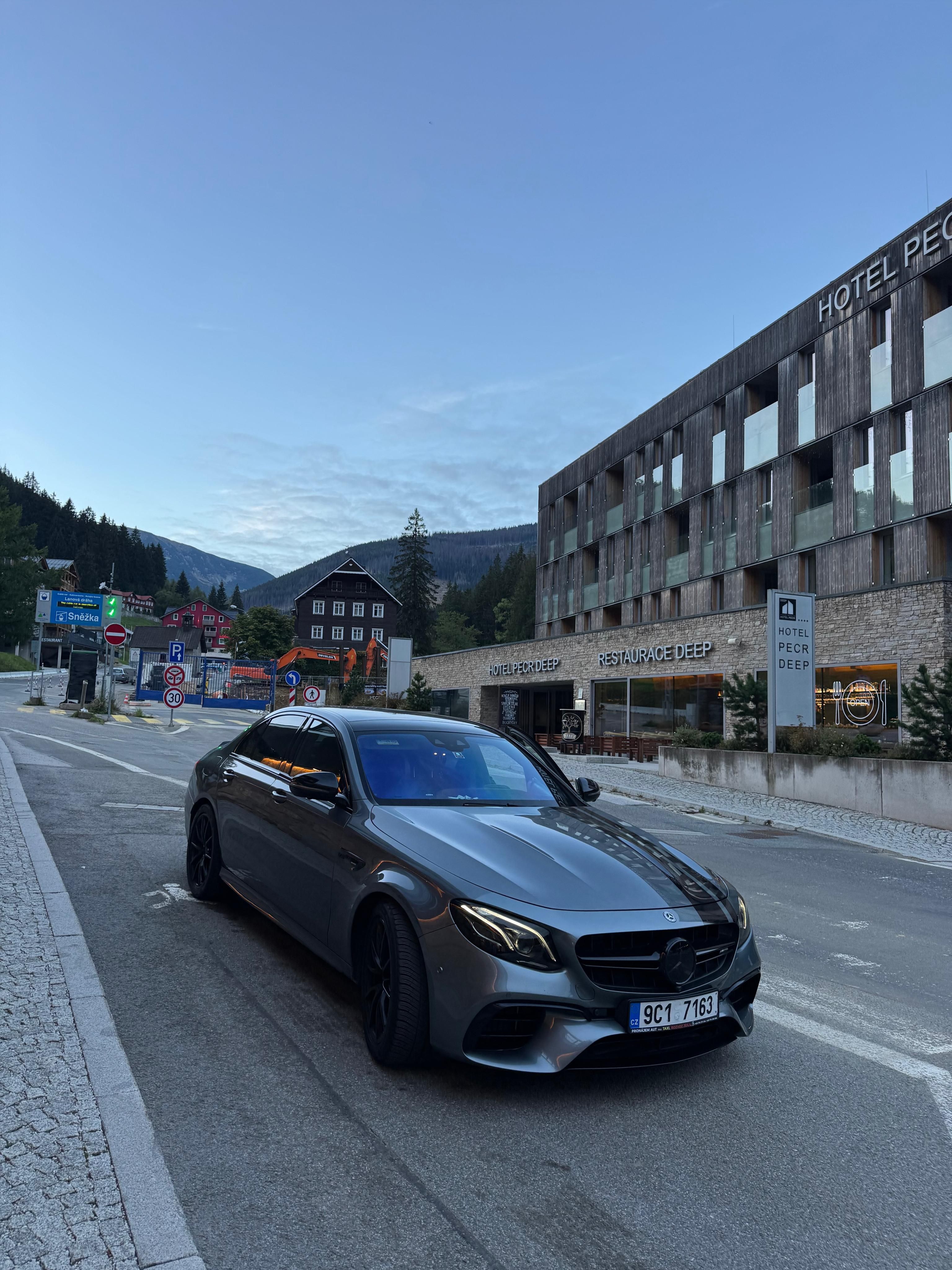 Mercedes-Benz Třídy E, E63S 79tis km masáže , panorma - fotka 3