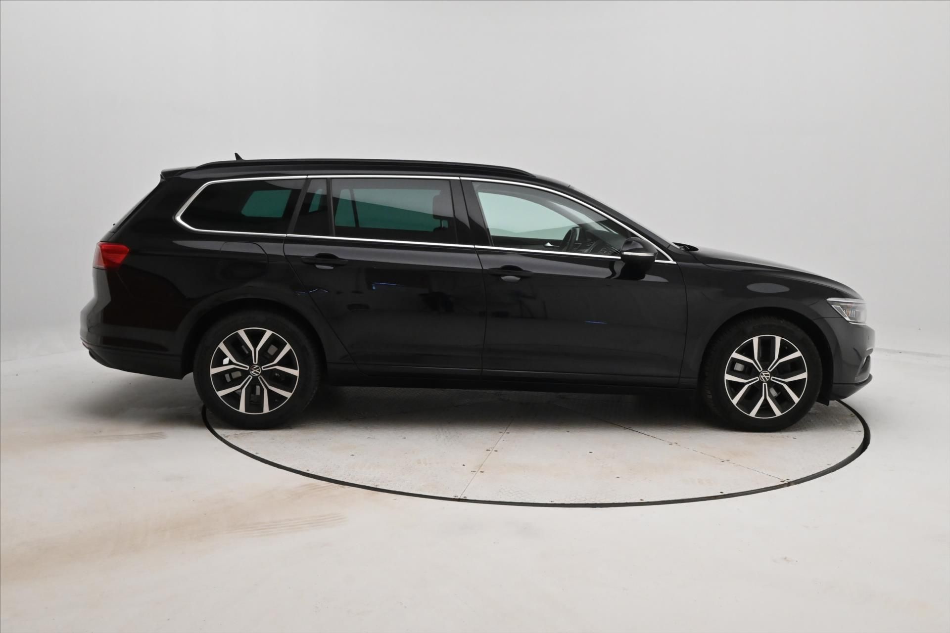 Volkswagen Passat Variant, 2,0 TDI 110kW DSG Business Zár - fotka 4