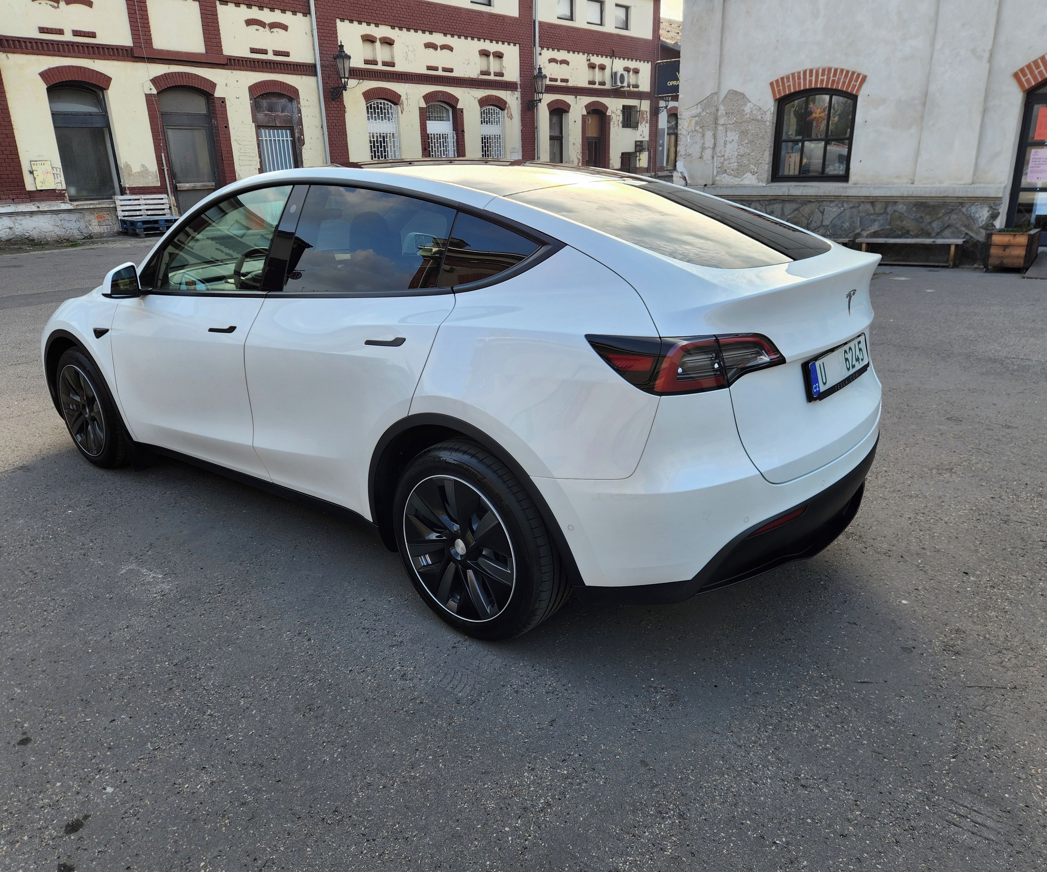 Tesla Model Y, TEPELKO*ZÁRUKA*TAŽNÉ*AWD* - fotka 4