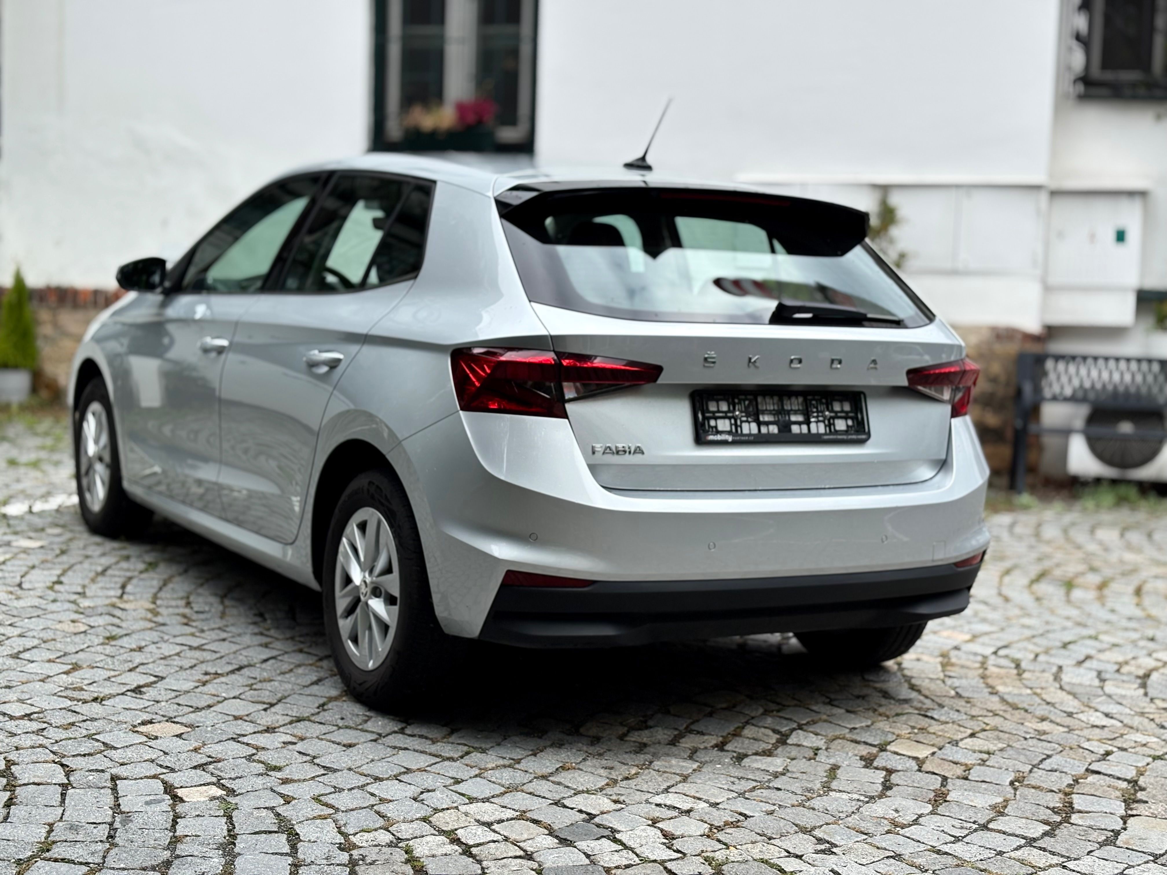 Škoda Fabia, 1.0 TSI, STYLE, 2023, v záruce - fotka 5