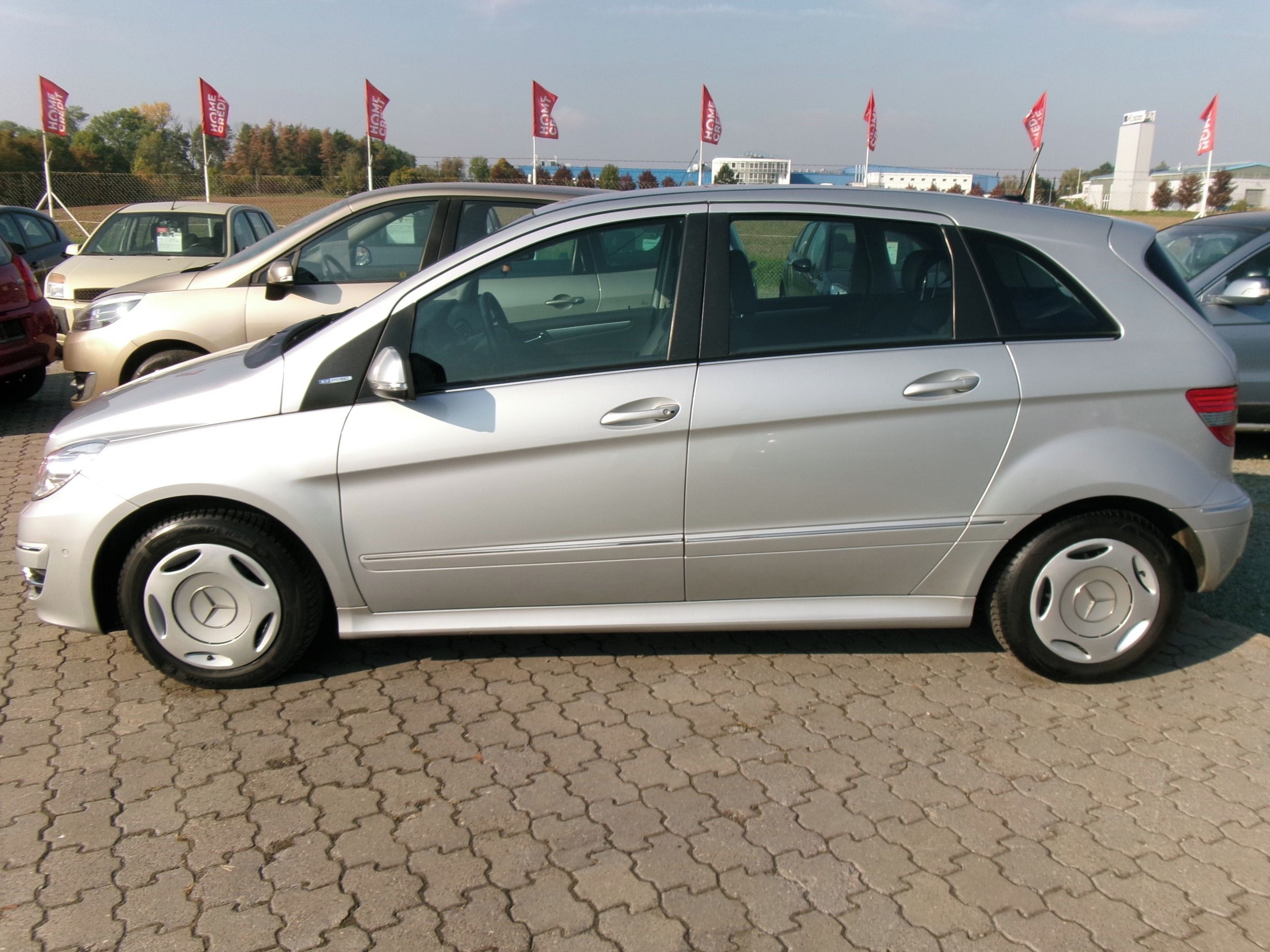 Mercedes-Benz Třídy B, 180,1.7i 85kw,2x kola - fotka 4
