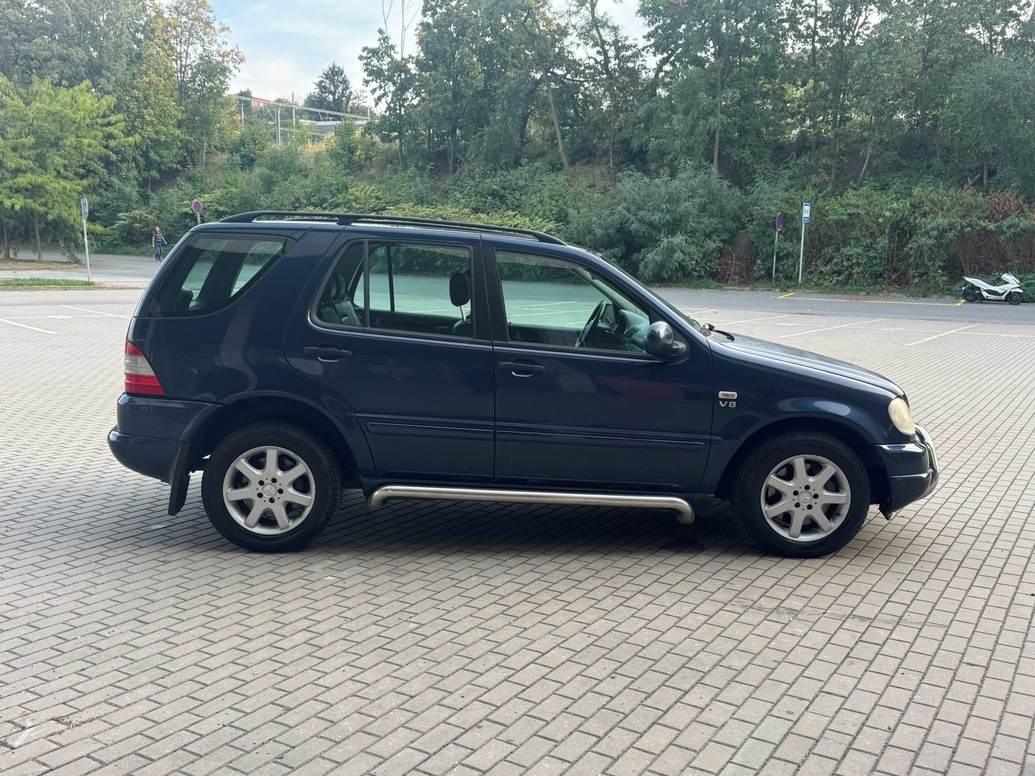 Mercedes-Benz ML, 430 V8, 200kw Aut. Nová STK - fotka 6