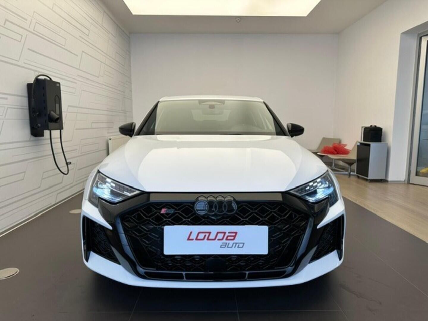 Audi RS3, Limuzína quattro 2.5 TFSI 294 - fotka 3