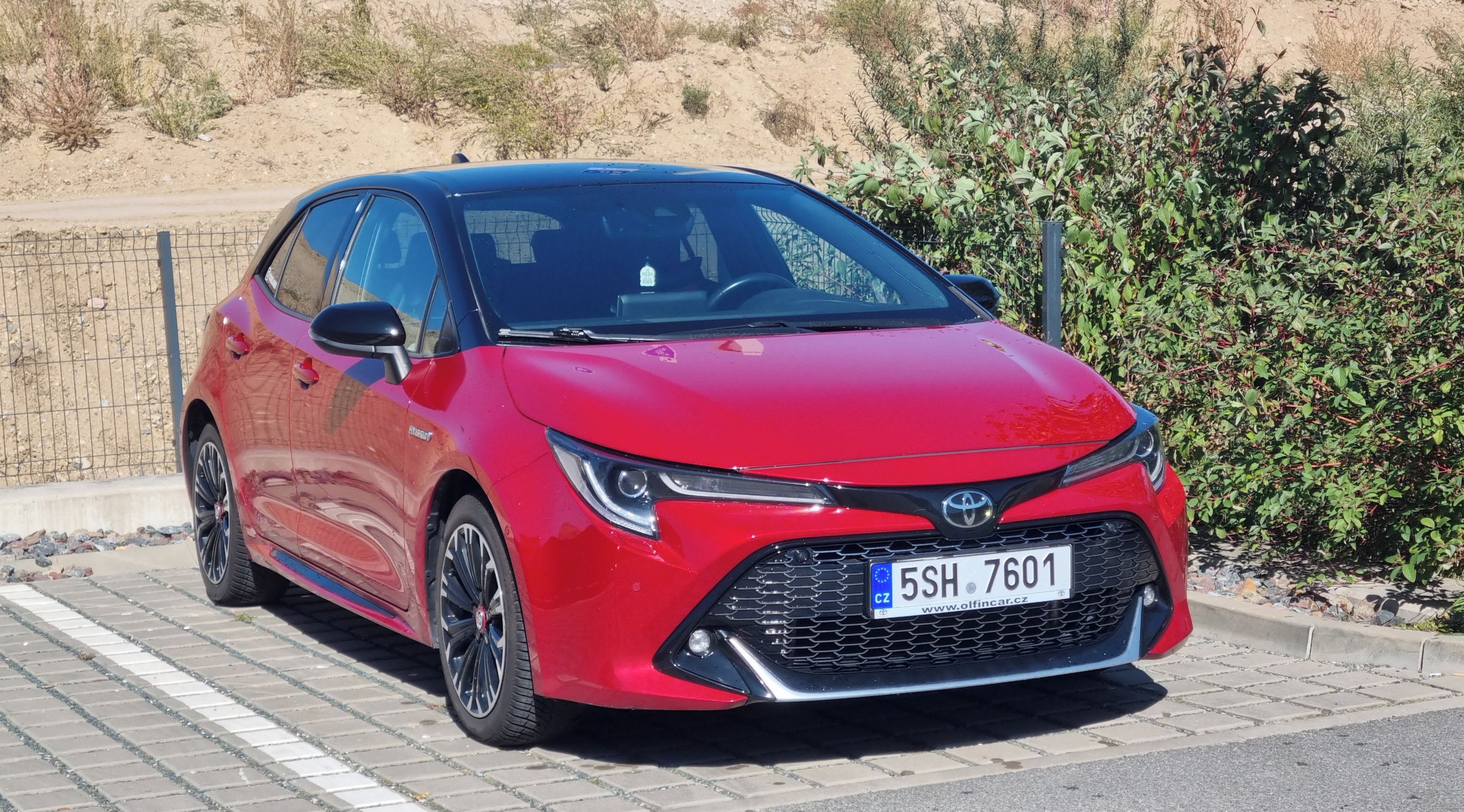 Toyota Corolla, 1.8 hybrid Gr Sport - fotka 2