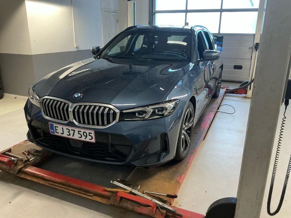 BMW Řada 3, 330i xDrive Touring - fotka 5