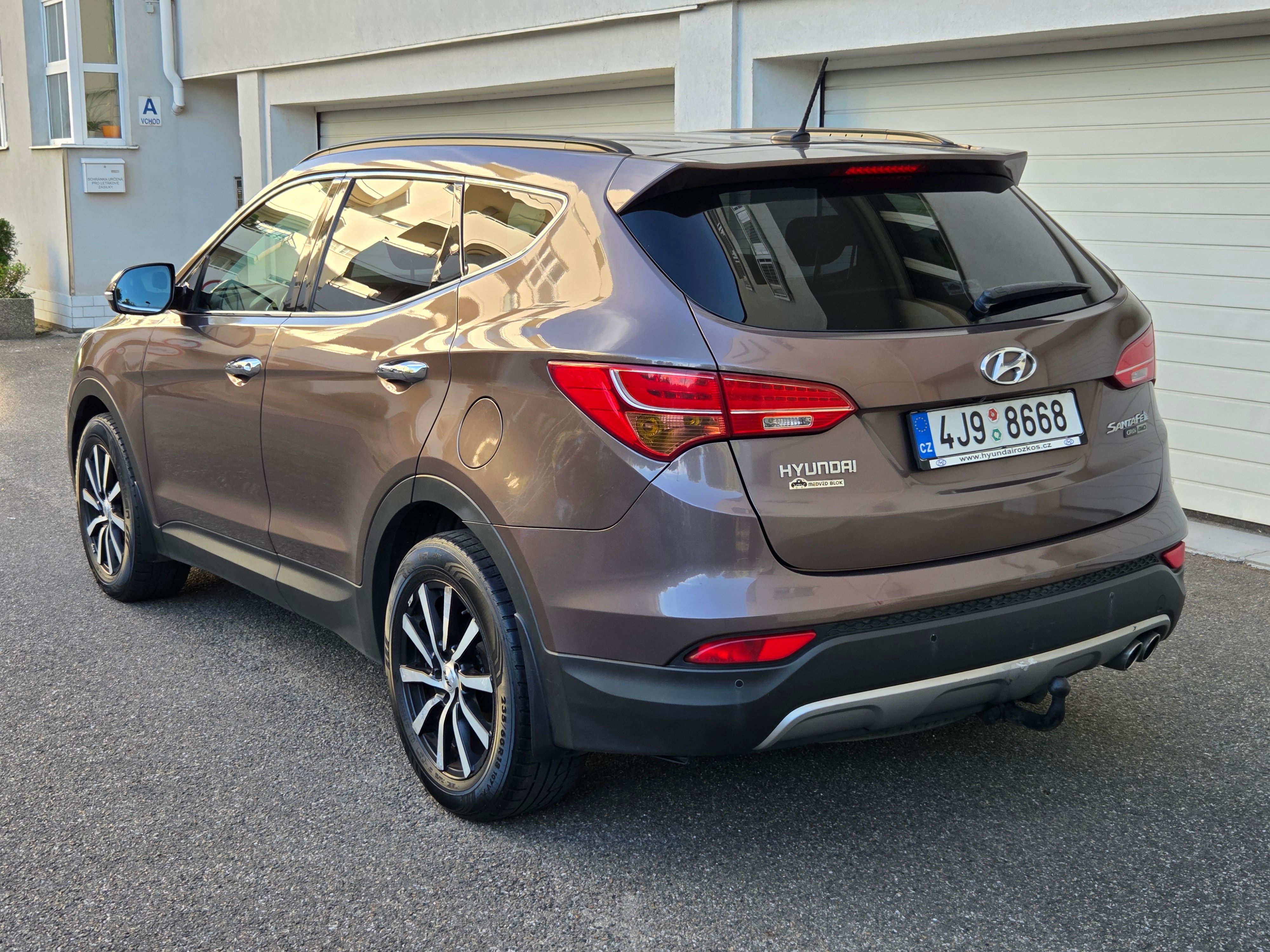 Hyundai Santa Fe, 2.2 CRDI Aut 4x4 Max Výbava - fotka 6