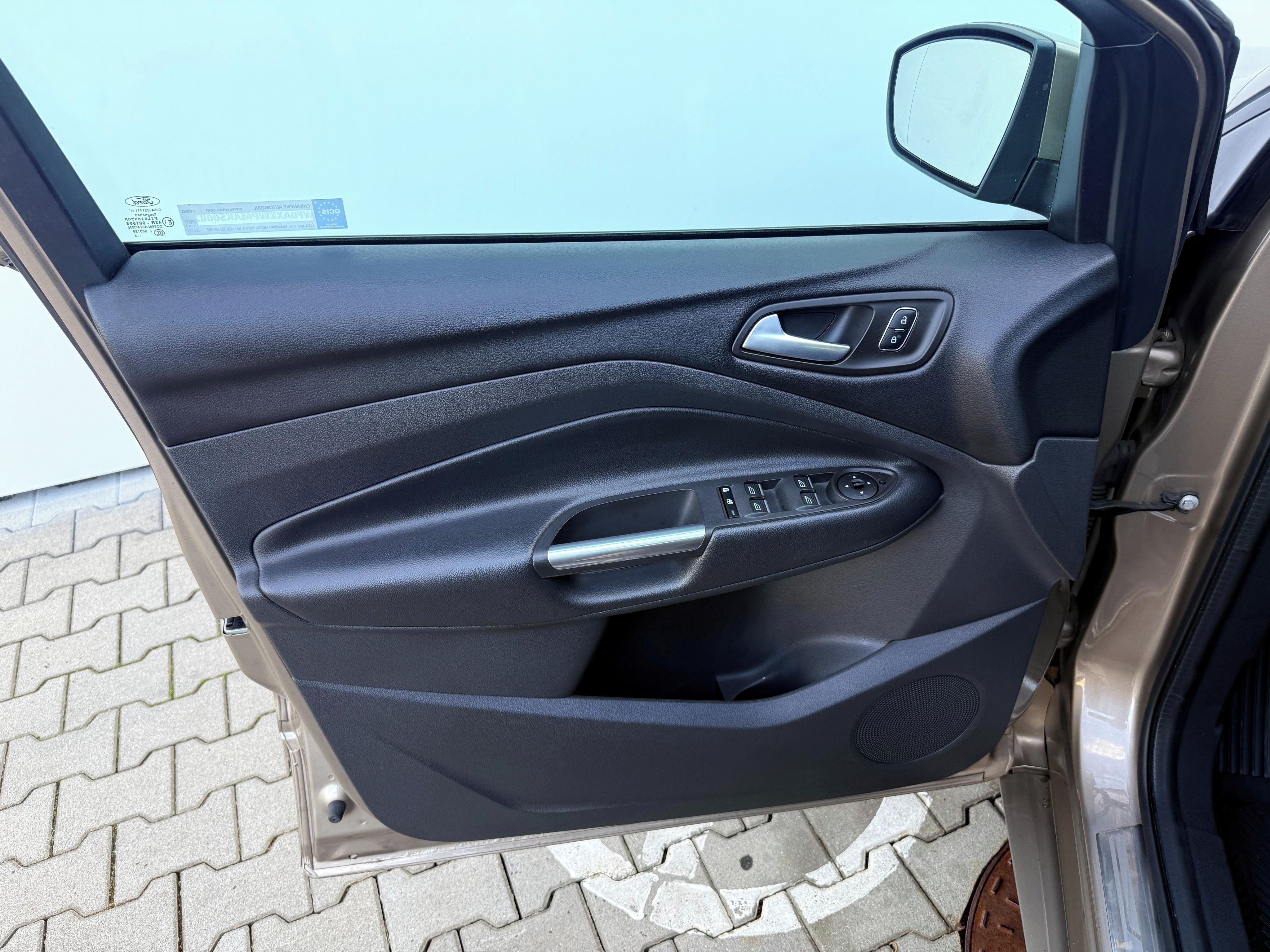 Ford Kuga, 2.0TDCi 110kW/150PS 4x4 - fotka 6