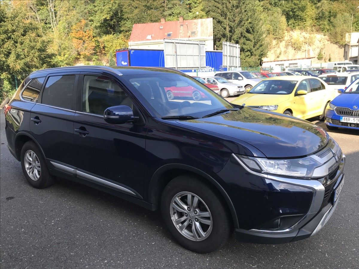 Mitsubishi Outlander, 2,0 i 4x2 110kW MT - fotka 5