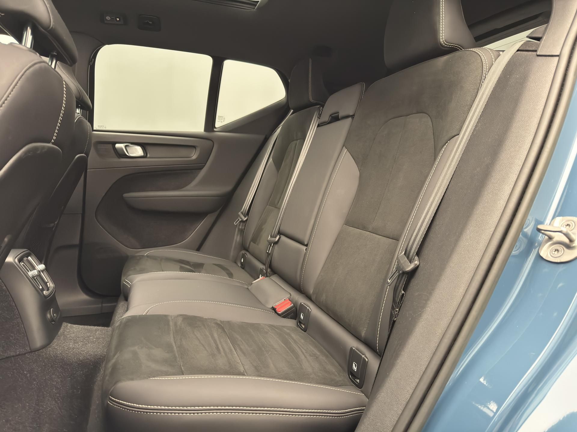 Volvo XC40, T4 RECHARGE ULTIMATE AUT - fotka 6