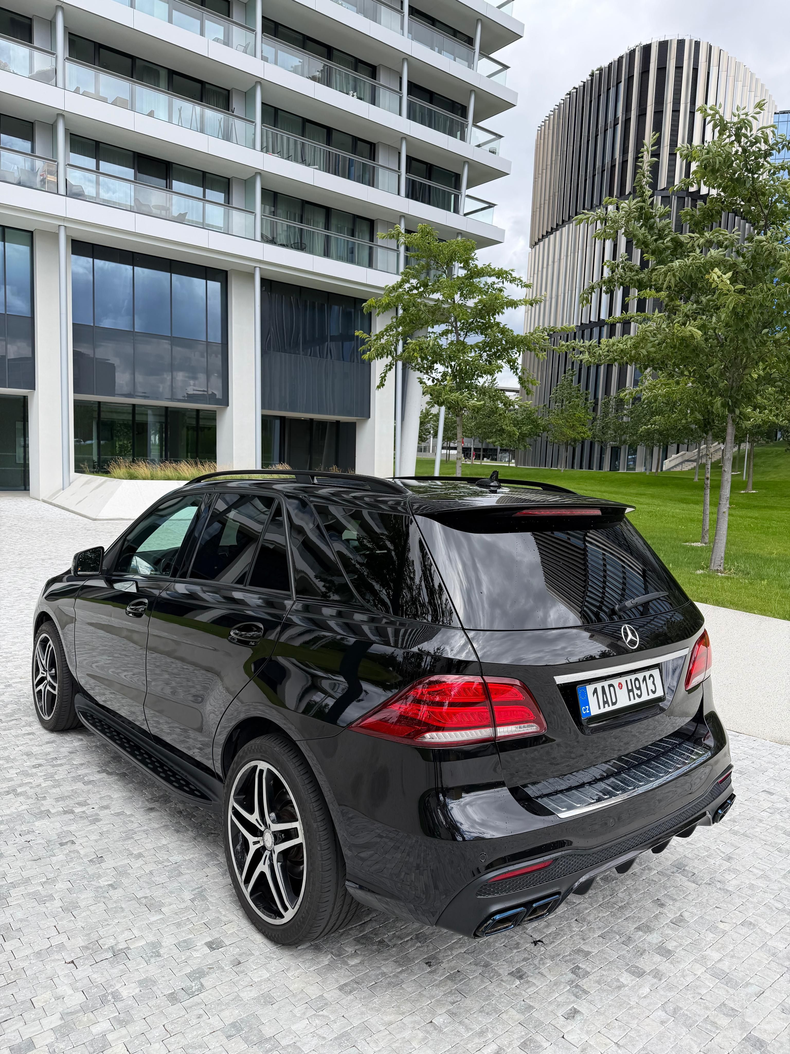 Mercedes-Benz GLE, 2 987 AMG paket, plná výbava - fotka 6