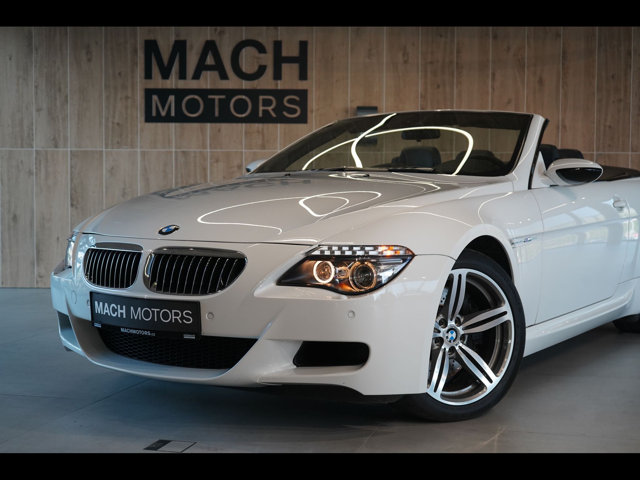 BMW M6, Cabrio, V10,Head-up,Soft-close - fotka 2