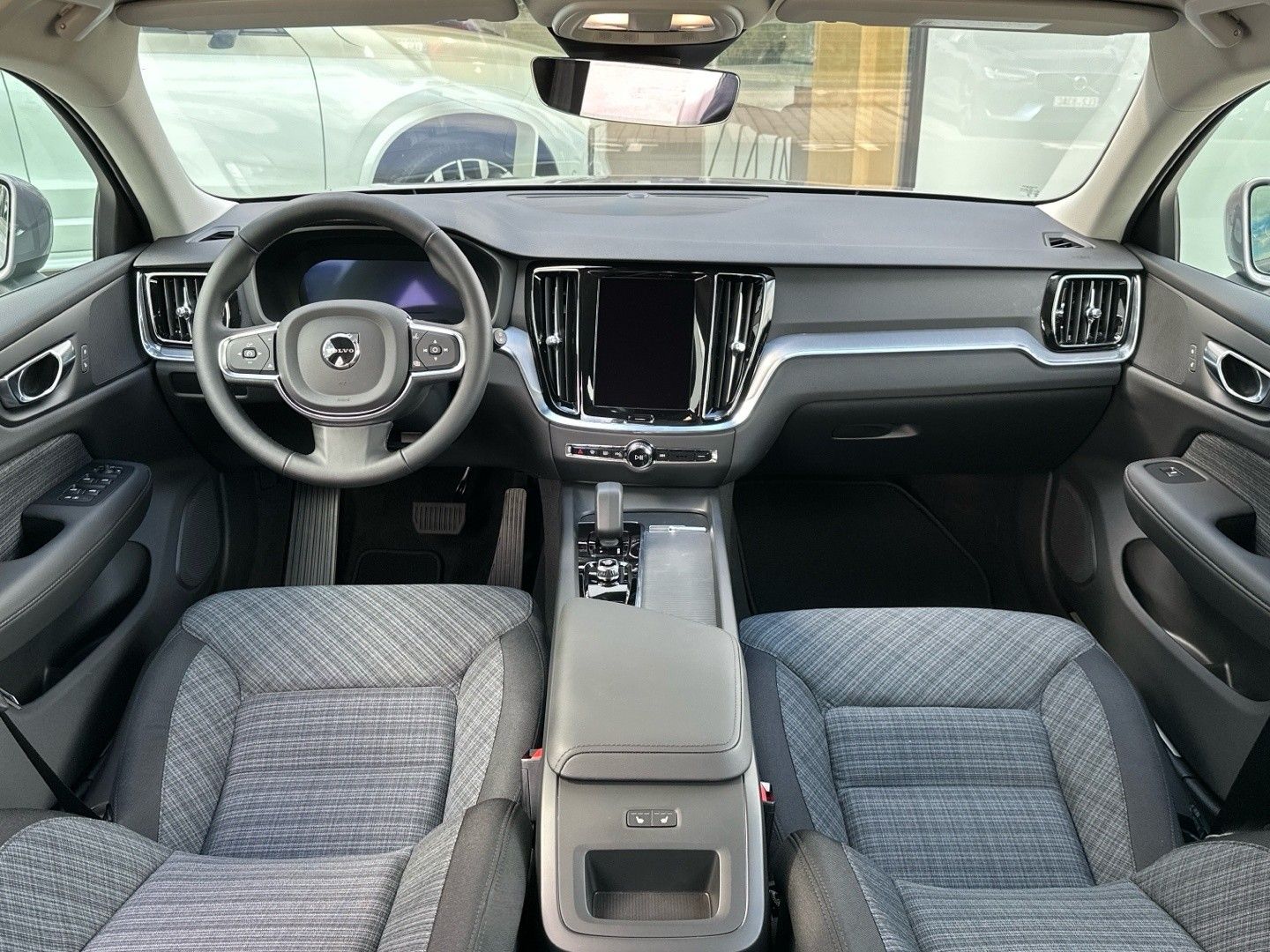 Volvo V60, 2.0B4 FWD 145kW CORE - fotka 4