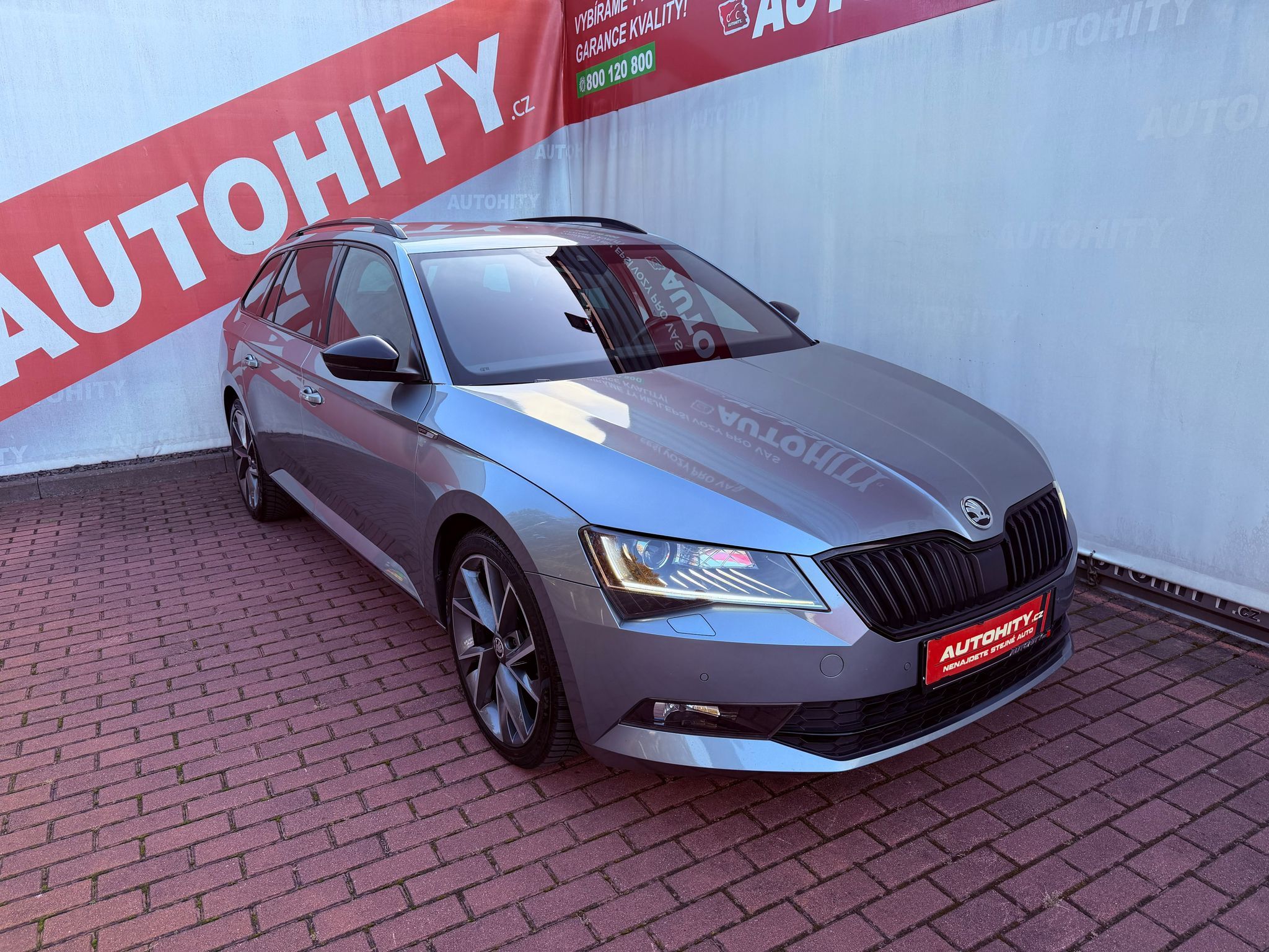 Škoda Superb, 2.0 TDi DSG SportLine 4x4 - fotka 5