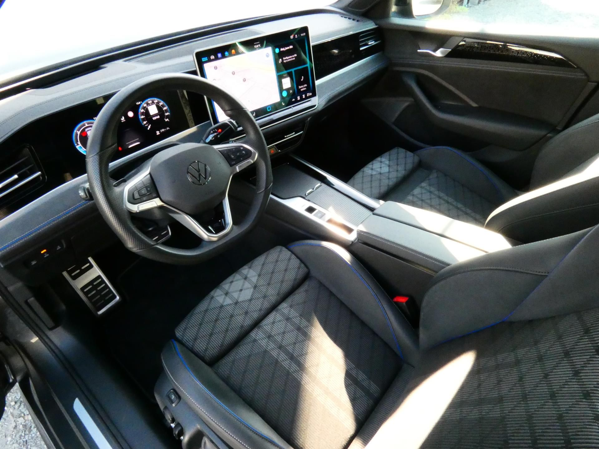 Volkswagen Passat, R-Line 2.0 142KW 4MOTION - fotka 5