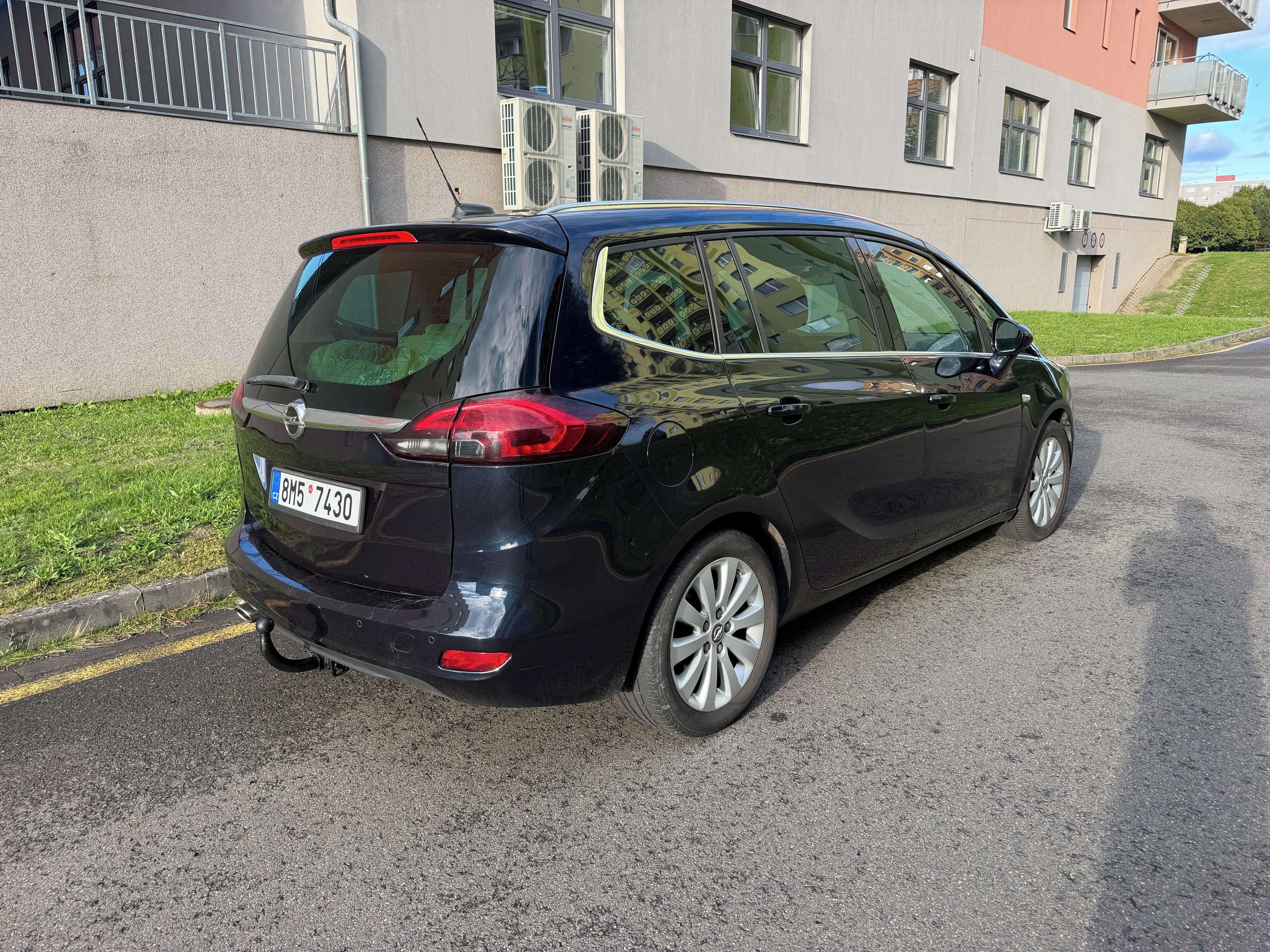Opel Zafira, TOURER 1.6i, 7 míst - fotka 2