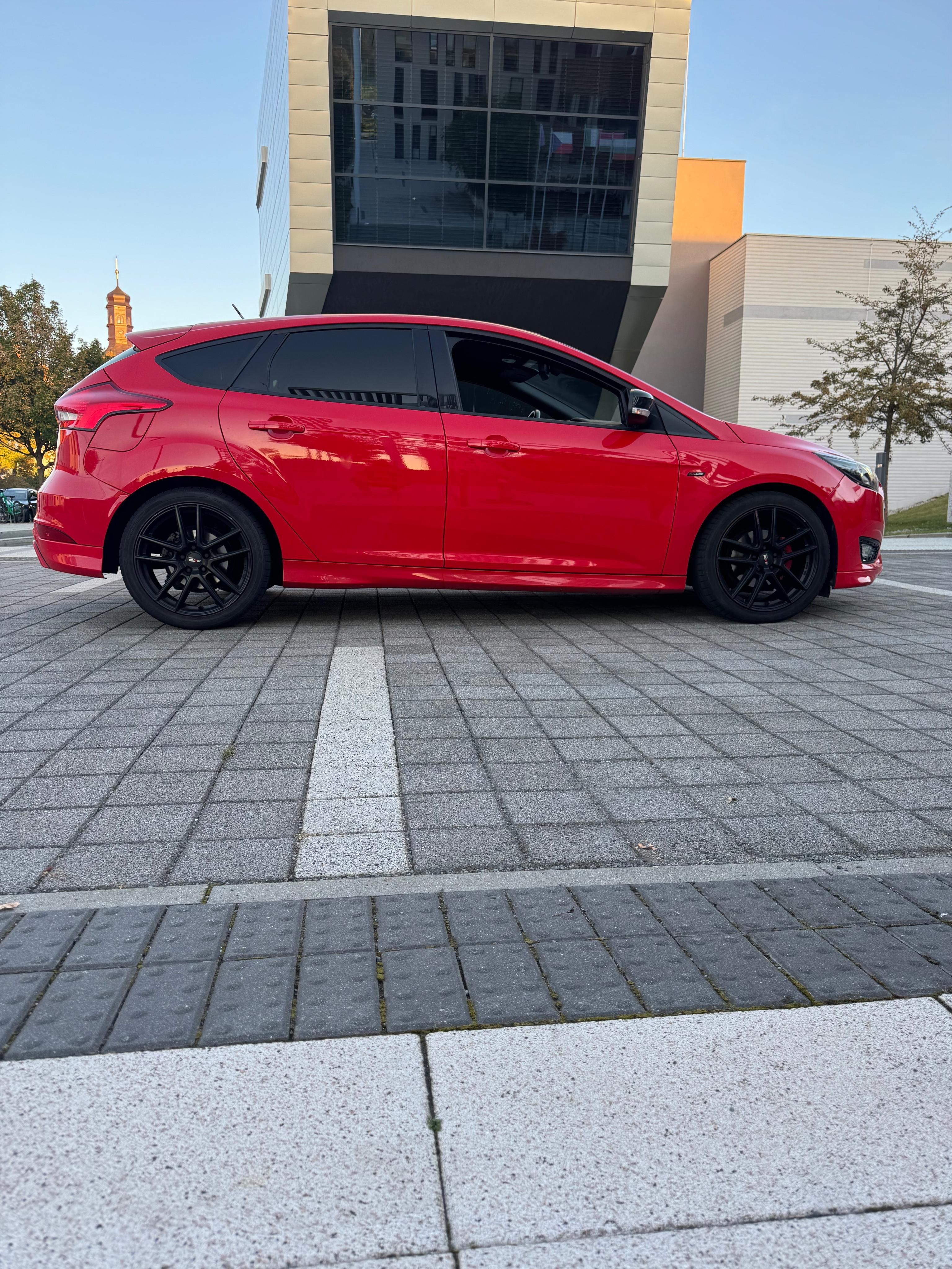 Ford Focus, 1.0 ecobust ST-line - fotka 5