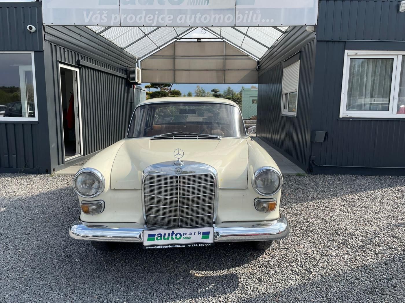 Mercedes-Benz, 2,0 200D - fotka 2