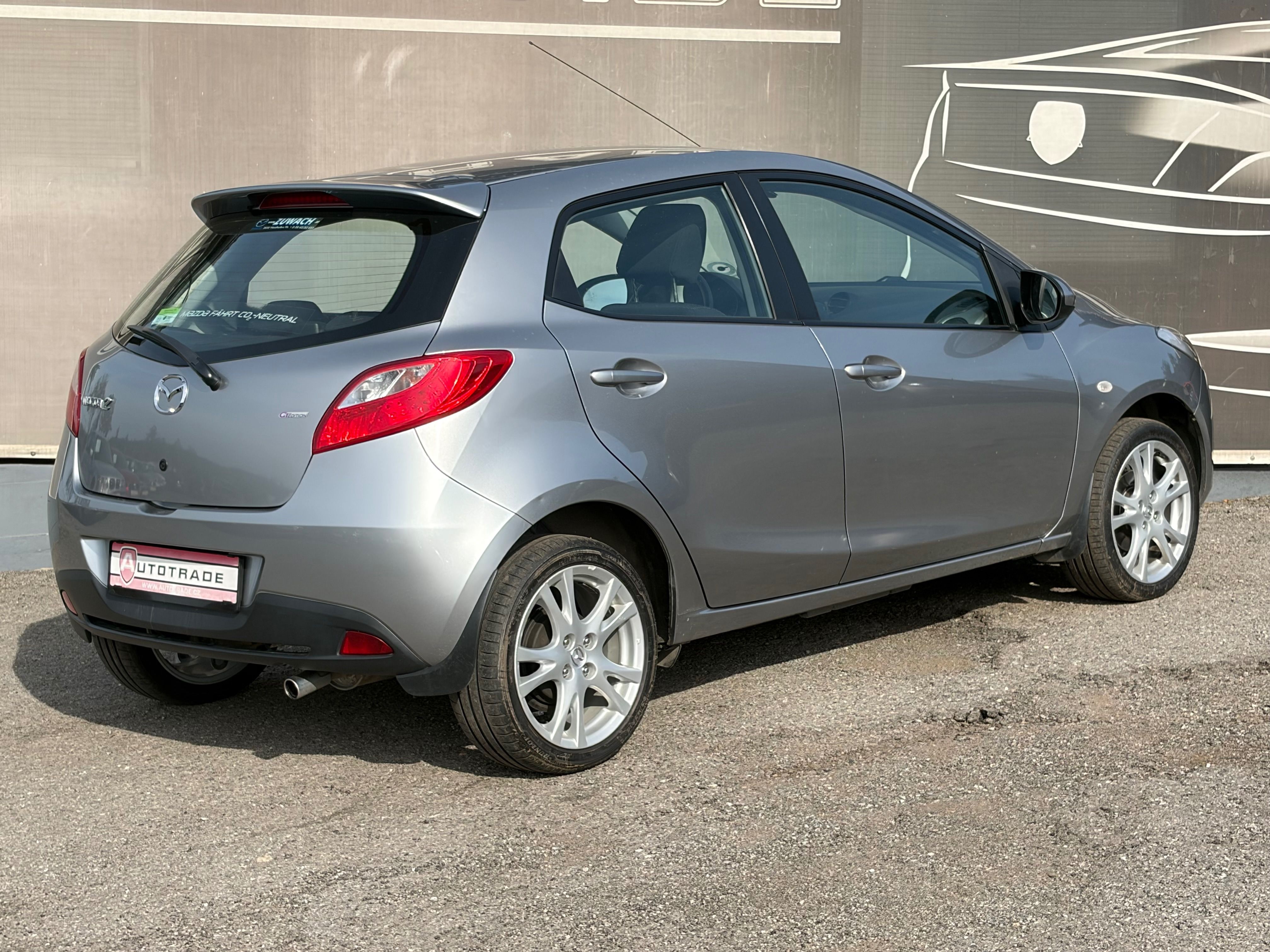 Mazda 2, 1.3i 55kW,KLIMA,1.maj,72tis.KM - fotka 4