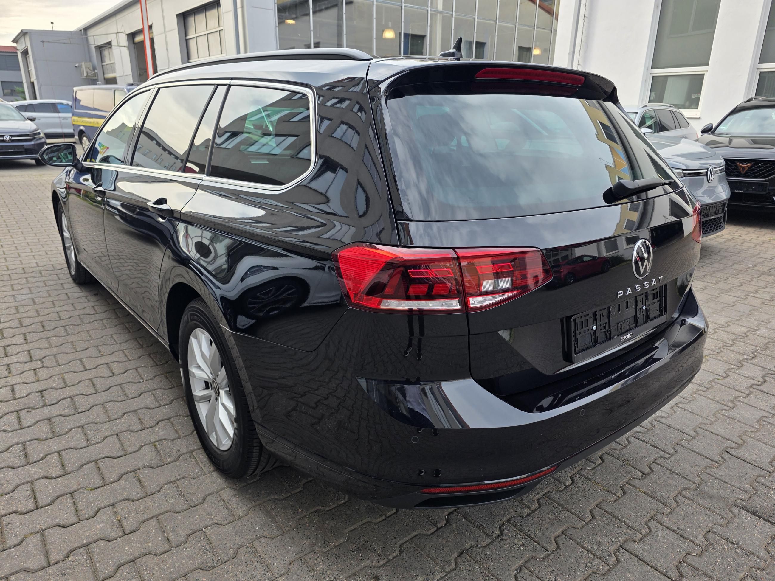 Volkswagen Passat Variant, 2.0 TDI 110kW DSG / Tažné - fotka 4