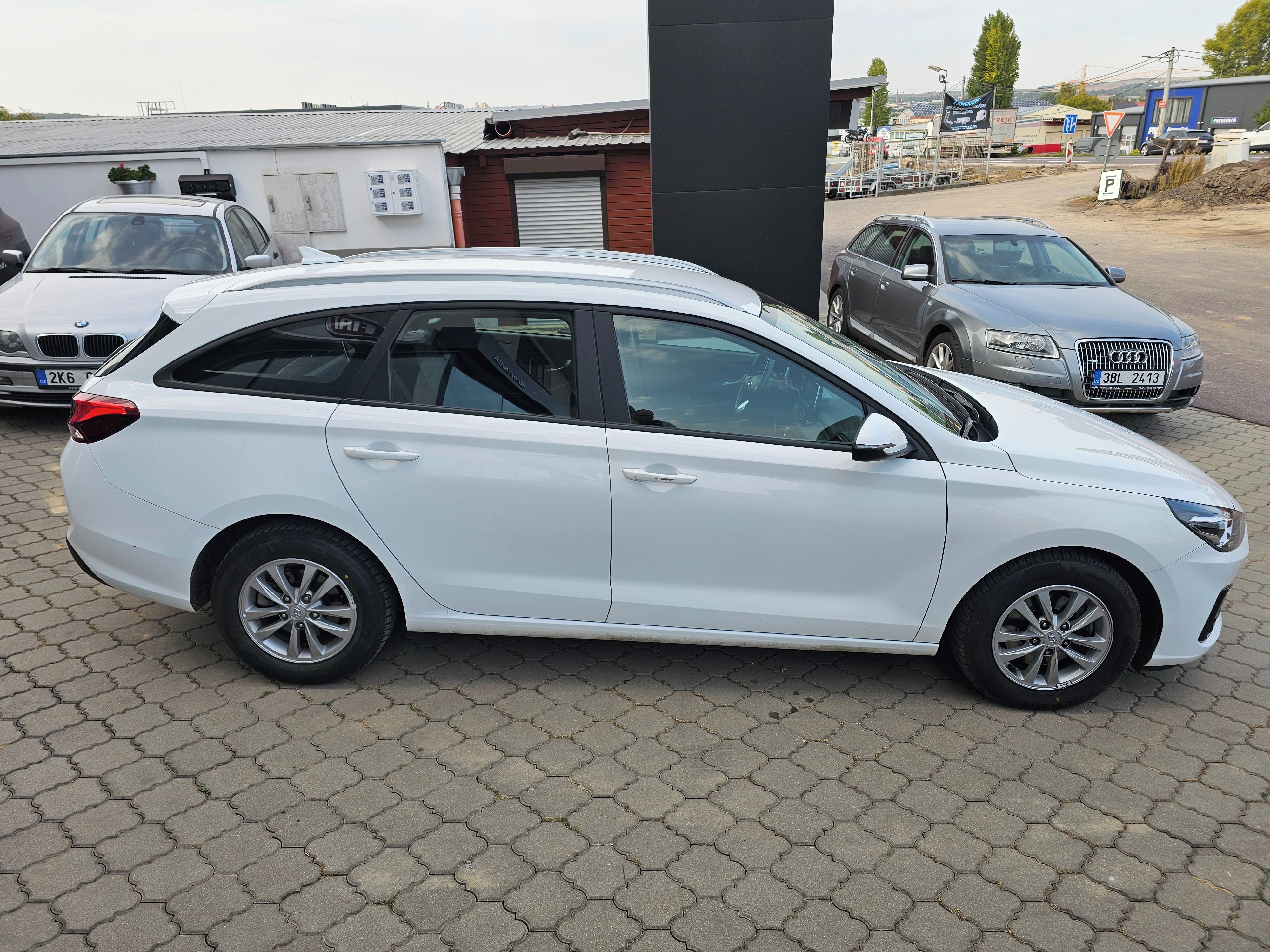 Hyundai i30, 1.0 T-Gdi 88 kW Automat - fotka 6