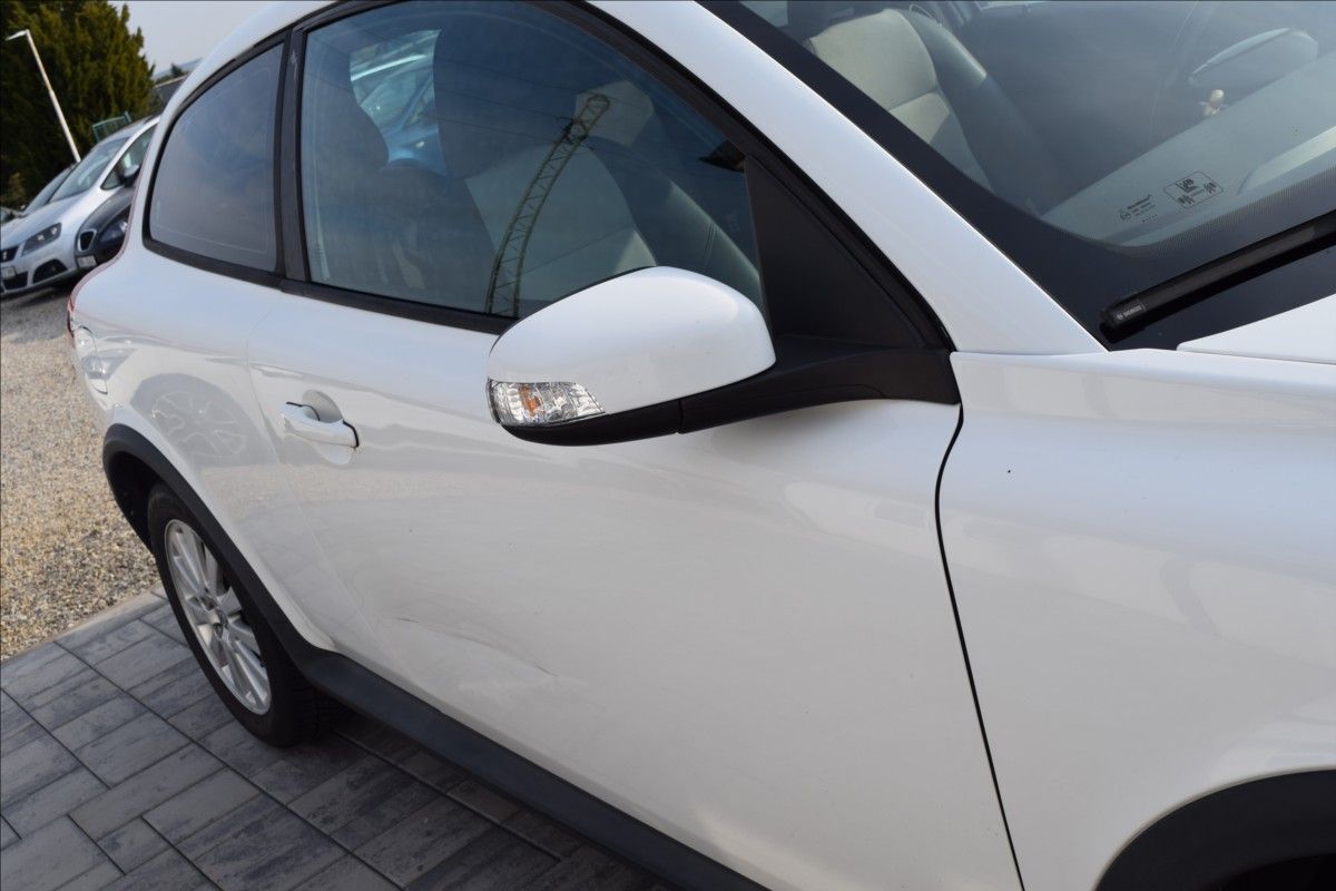 Volvo C30, 1,6 d 80KW ROZVODY VE 324TKM - fotka 5