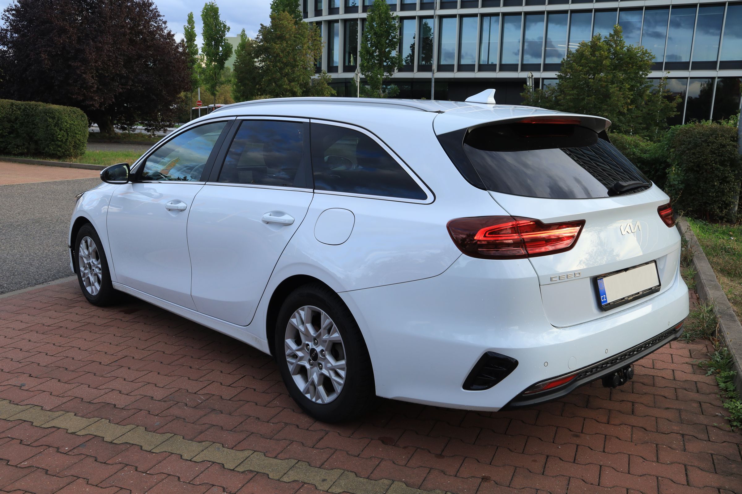 Kia Cee´d, Exclusive 118kW TAŽNÉ KAMERA - fotka 4