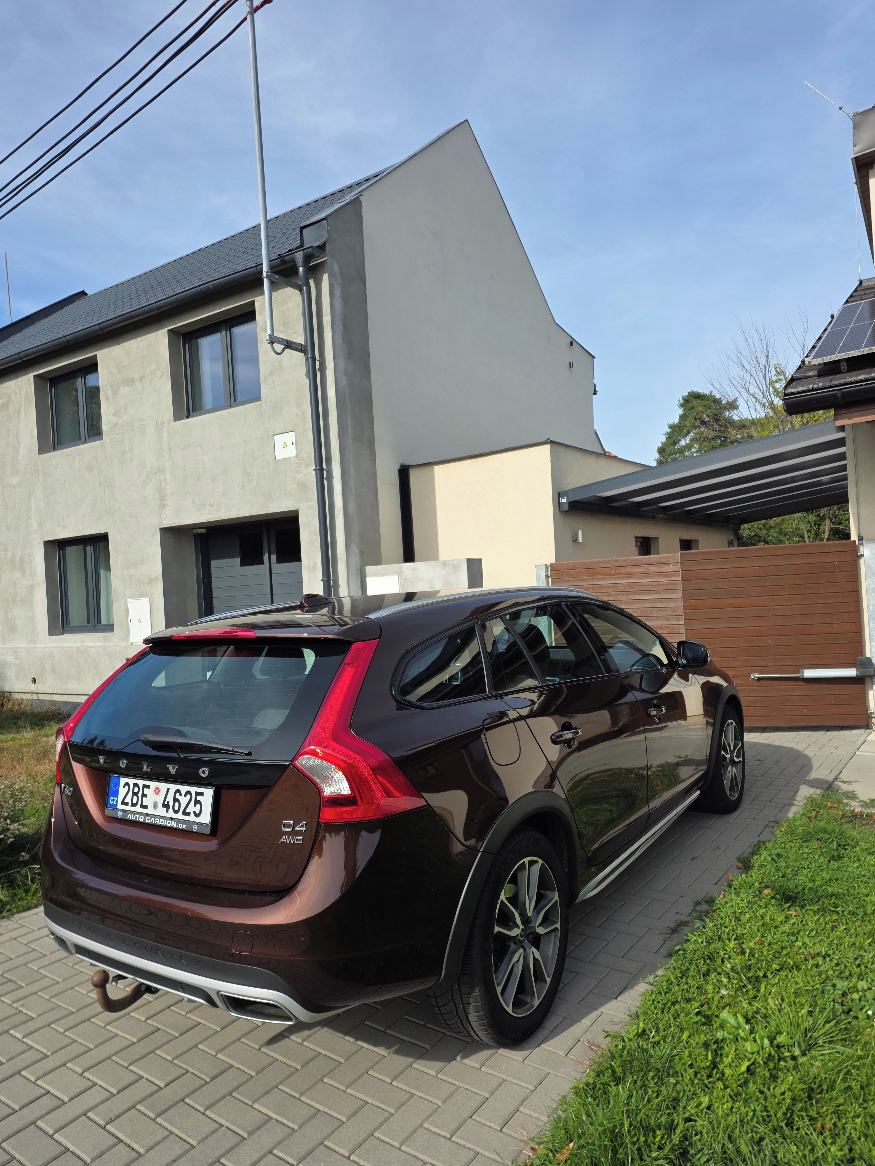 Volvo V60, Cross Country D4 AWD 2.4 140kW - fotka 4