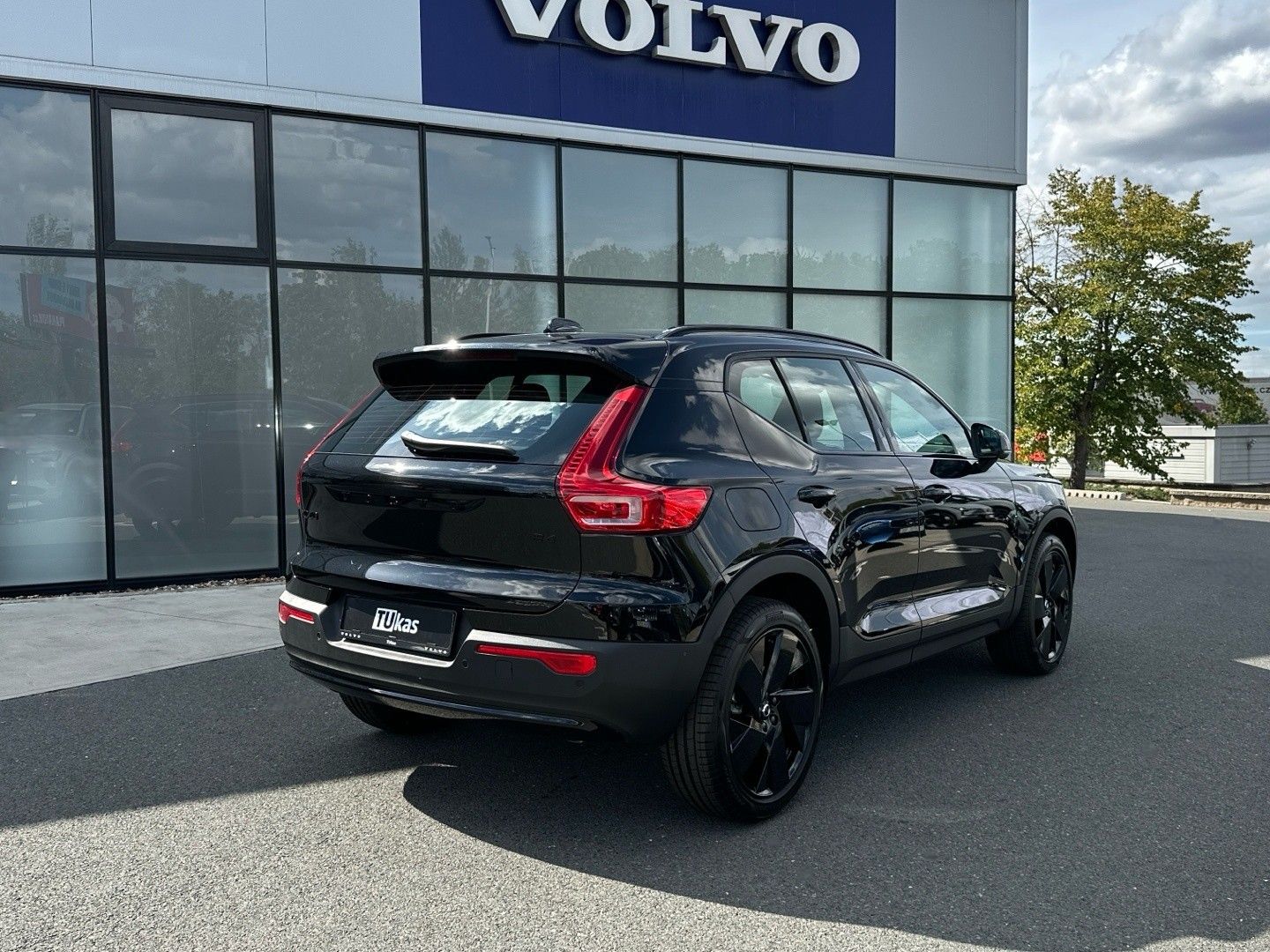 Volvo XC40, 2.0B3 120kW ULTRA BLACK EDITIO - fotka 6