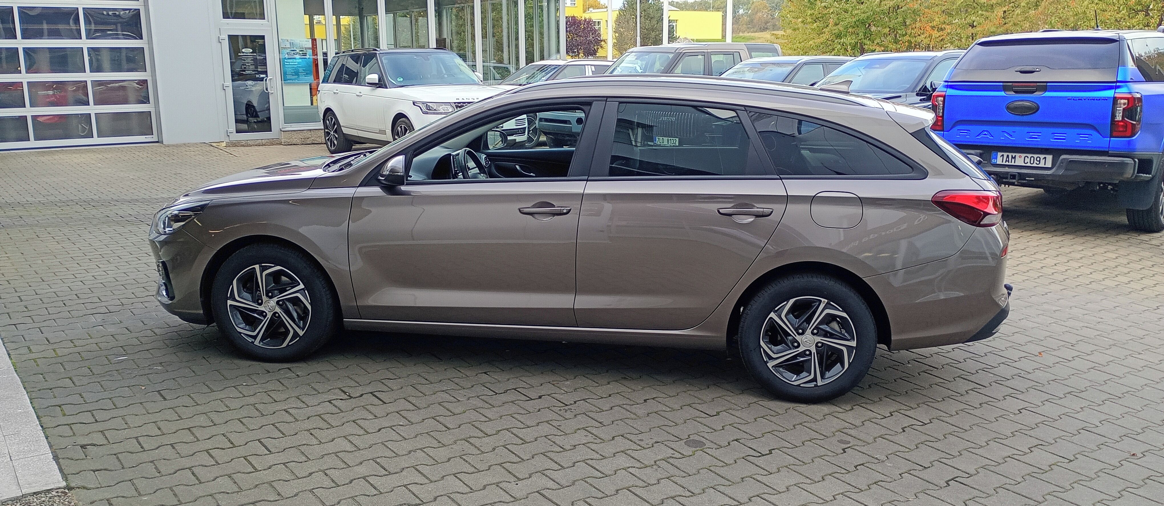 Hyundai i30, 1.5 81kW  Comfort Silky Bronz - fotka 5