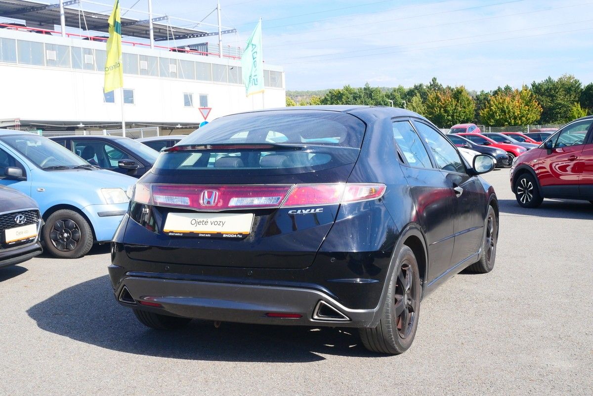 Honda Civic, 1.8i 103 kW Sport - fotka 2