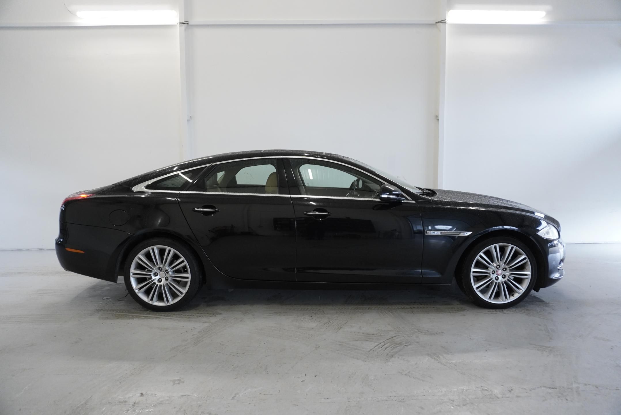 Jaguar XJ, XJ  3,0D - fotka 4