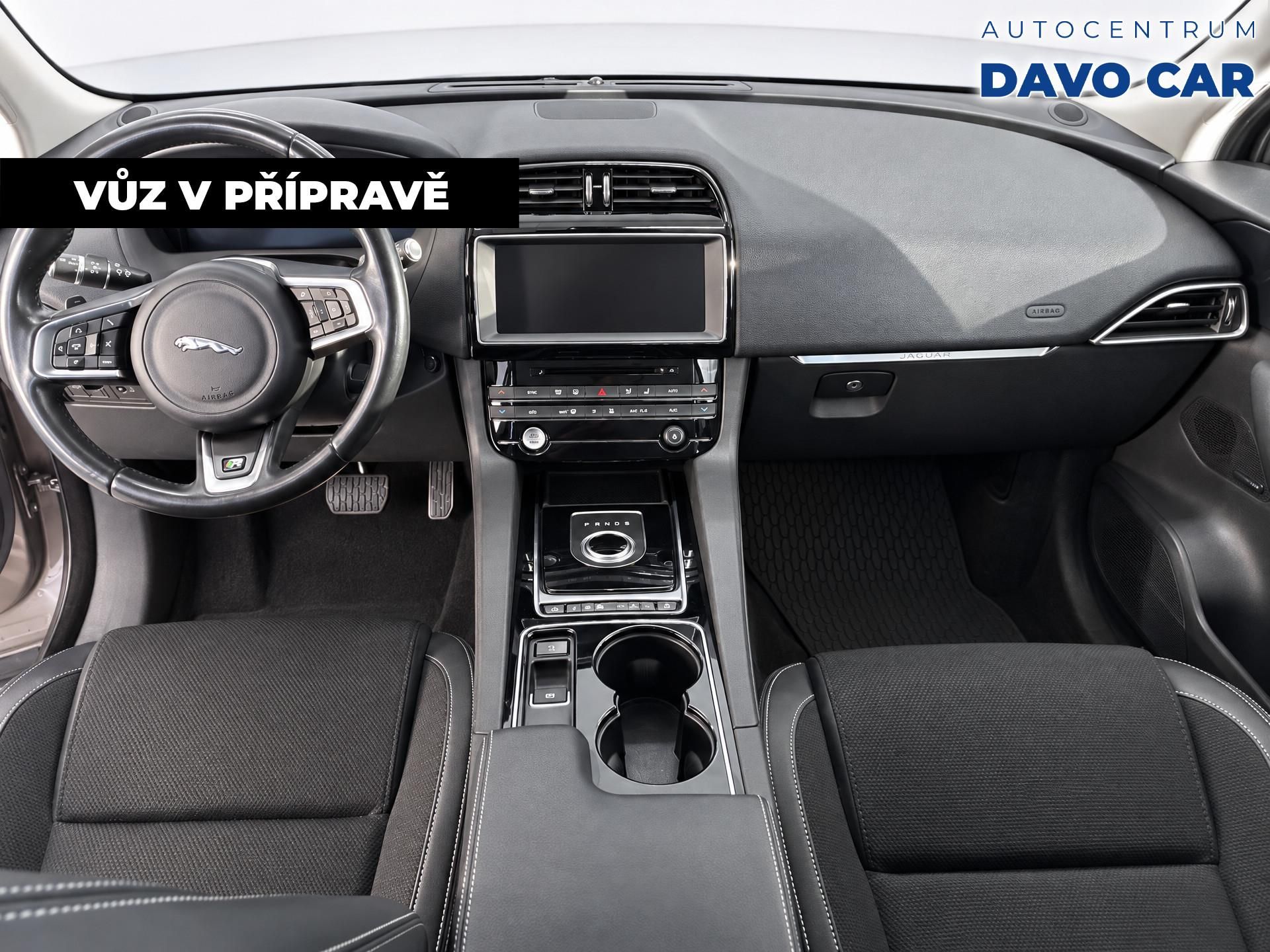 Jaguar F-Pace, 3,0 221kW 30d 4x4 Aut. CZ - fotka 3