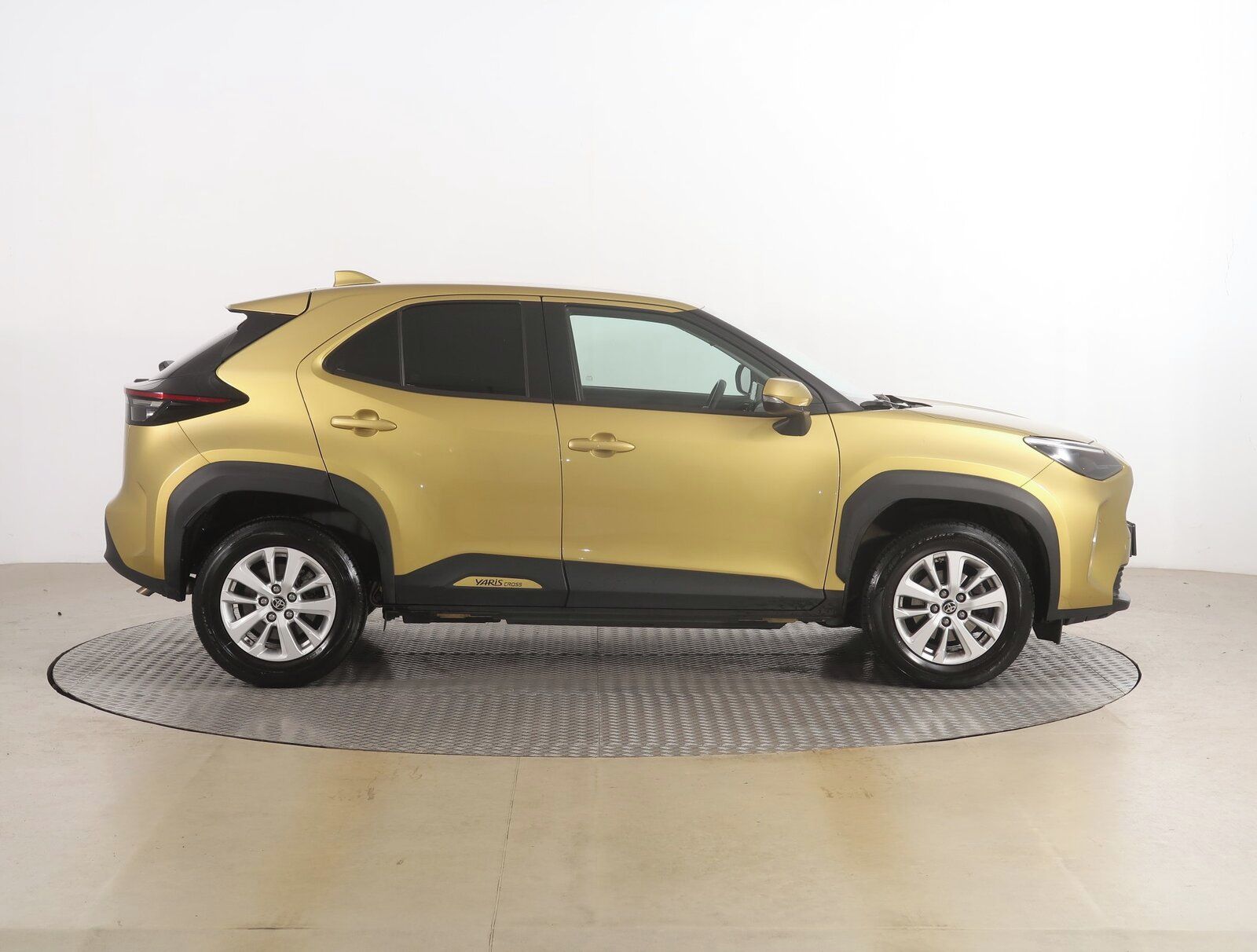 Toyota Yaris Cross, 1.5 VVT-i, Serv.kniha - fotka 6