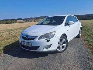 Opel Astra, 2.maj Čr ,na díly bez stk