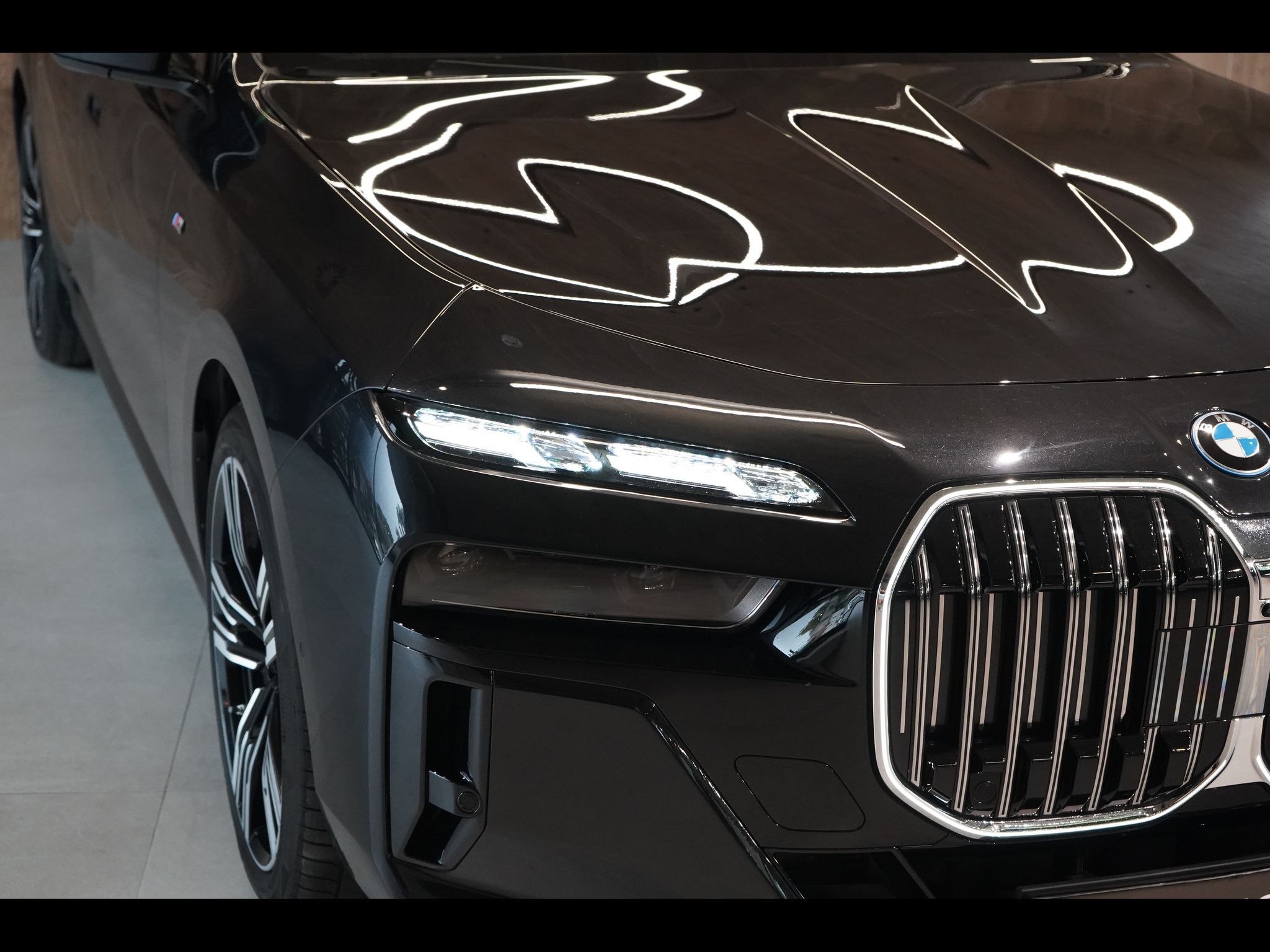 BMW Řada 7, 750e xDrive,Televize,EL. dveře - fotka 5