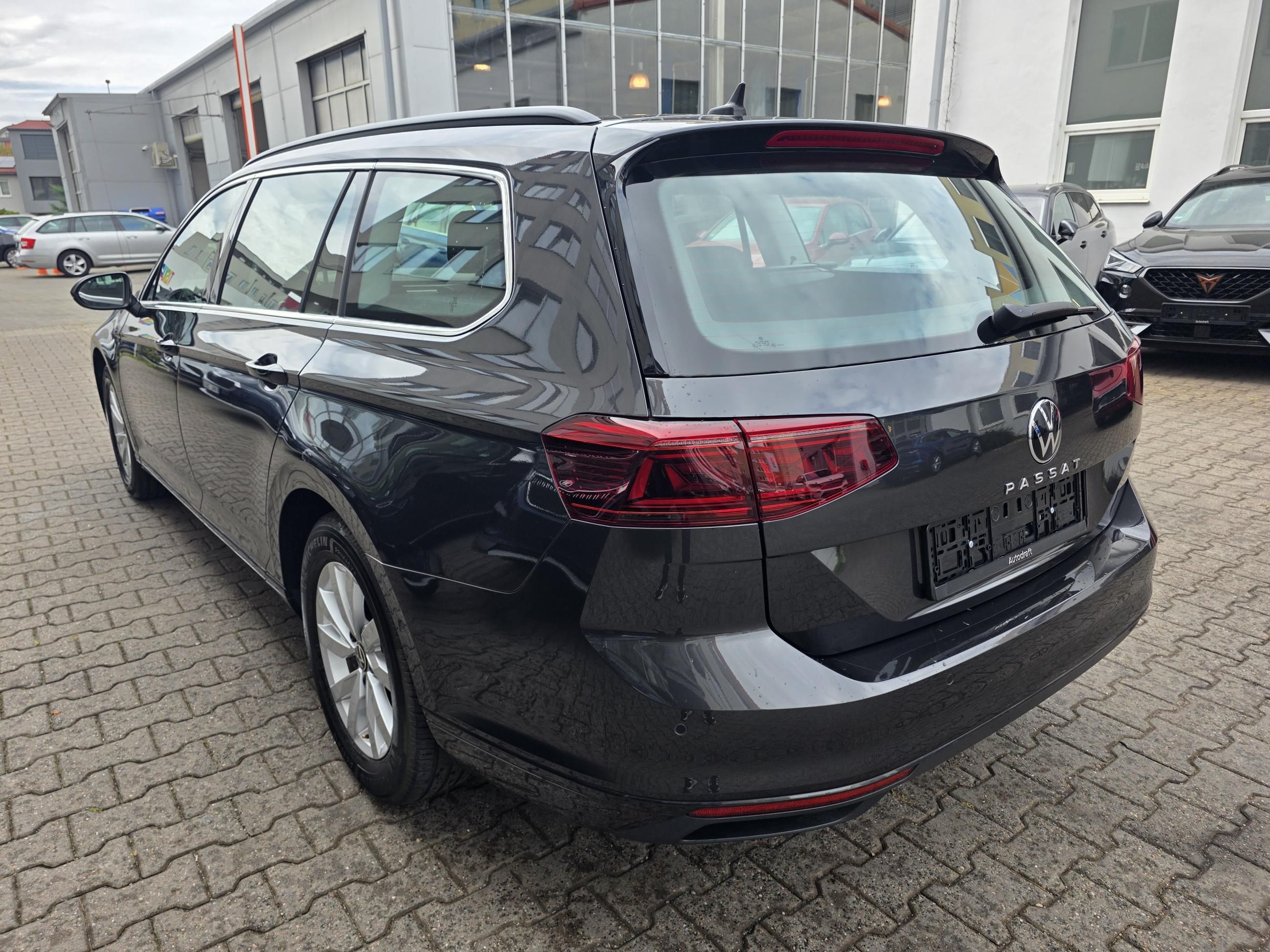 Volkswagen Passat Variant, 2.0 TDI 110kW DSG / Tažné - fotka 4