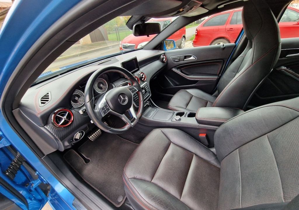 Mercedes-Benz Třídy A, A250 Sport AMG PAKET - fotka 4
