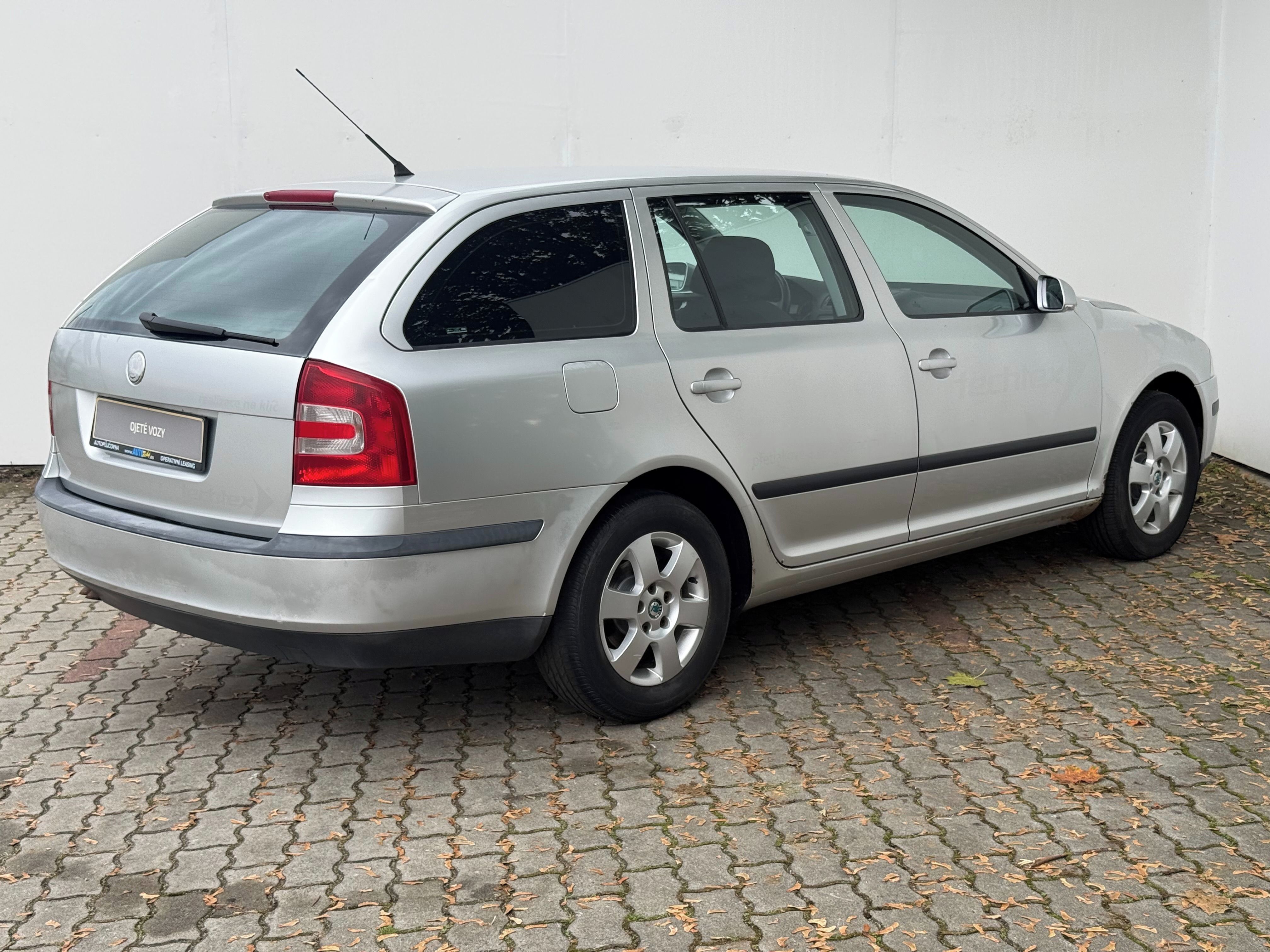 Škoda Octavia, 1,9 TDI / 77 kW Ambiente - fotka 5