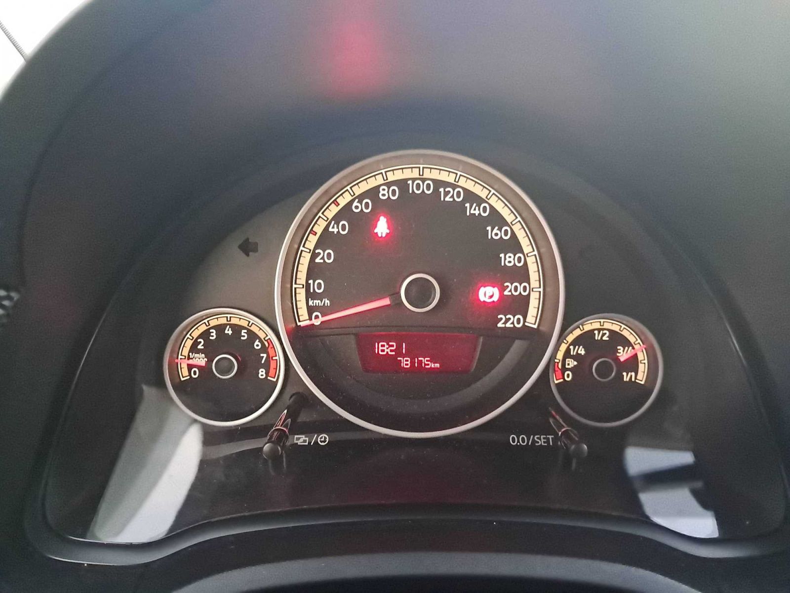 Volkswagen Up!, 1.0 MPI, ACTIVE, Klima - fotka 3