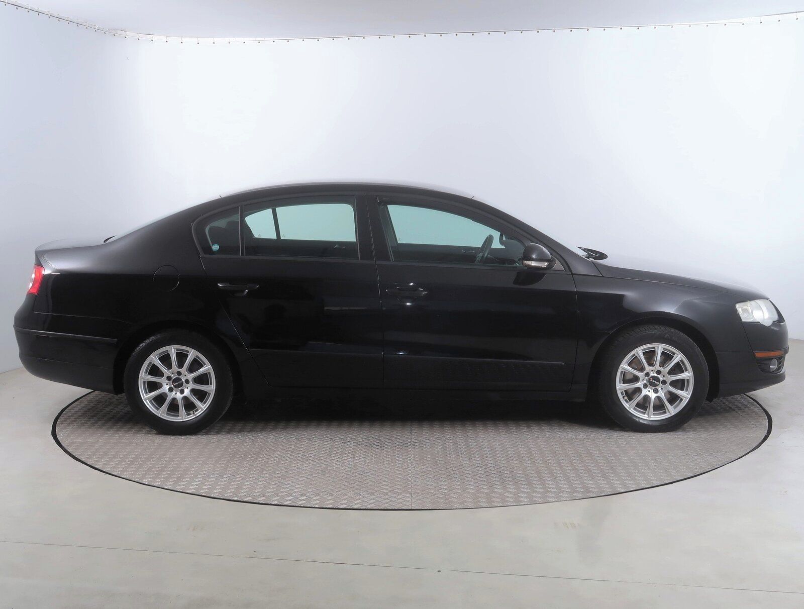 Volkswagen Passat, 1.6 TDI, Trendline - fotka 6