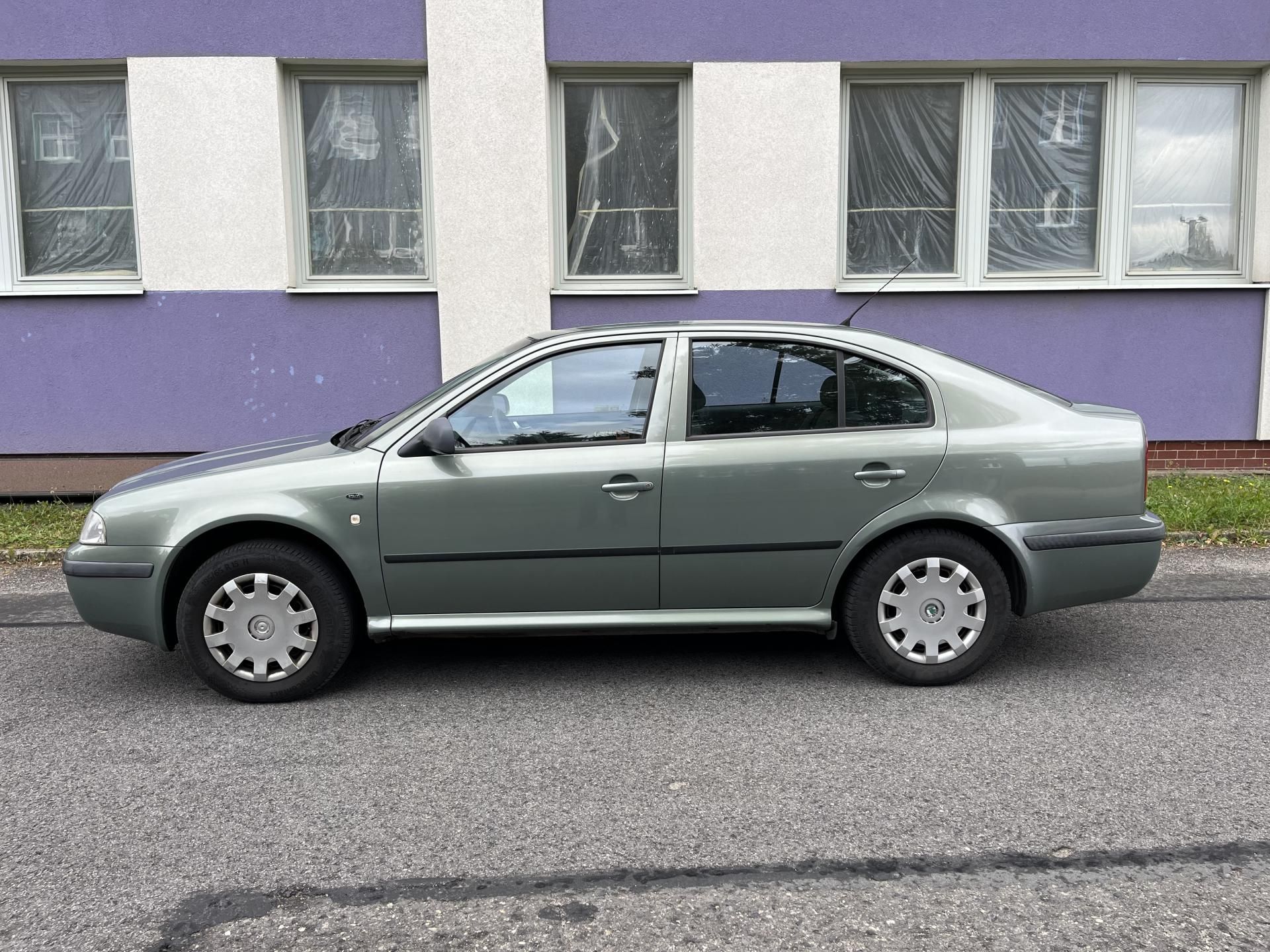 Škoda Octavia, 1,6 MPi Ambiente/ servisní k. - fotka 2