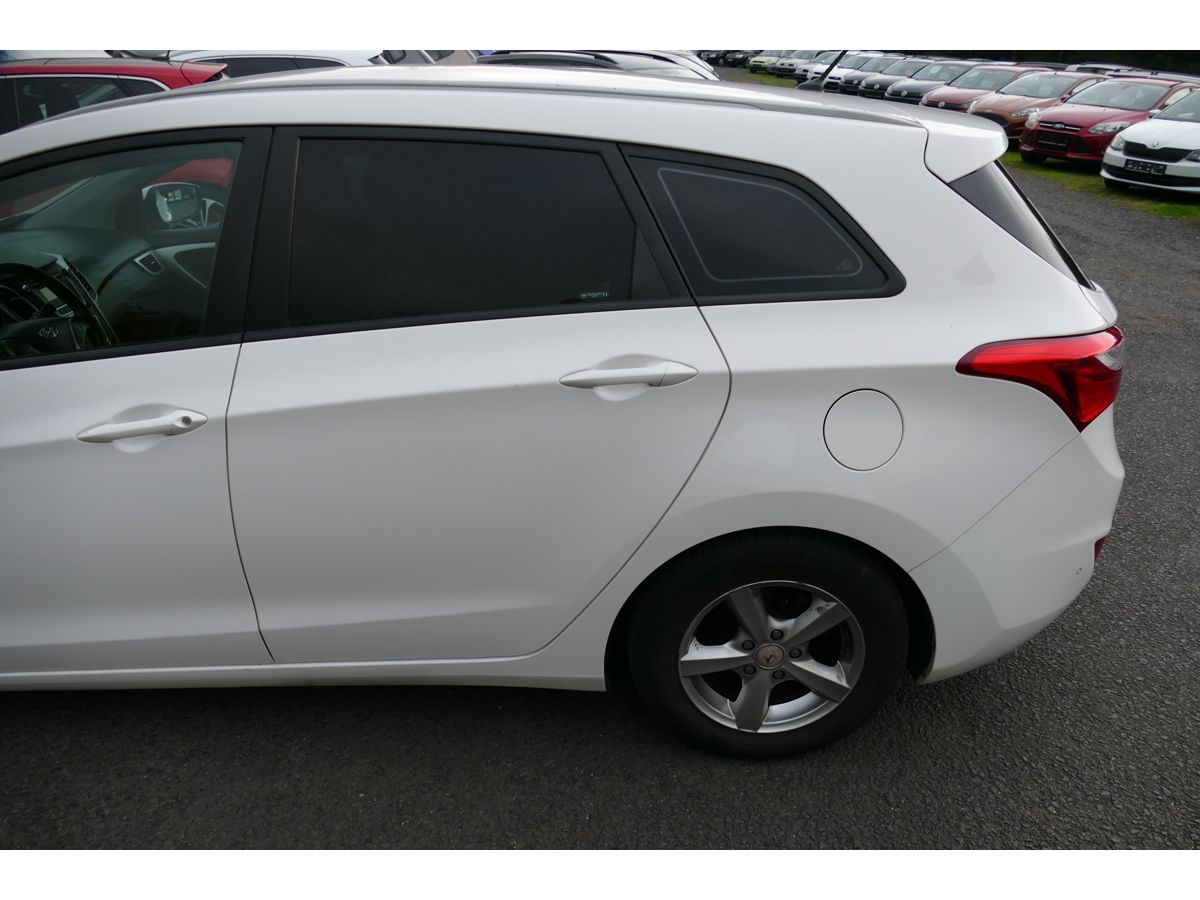 Hyundai i30, 1,6 88KW KLIMA - fotka 5