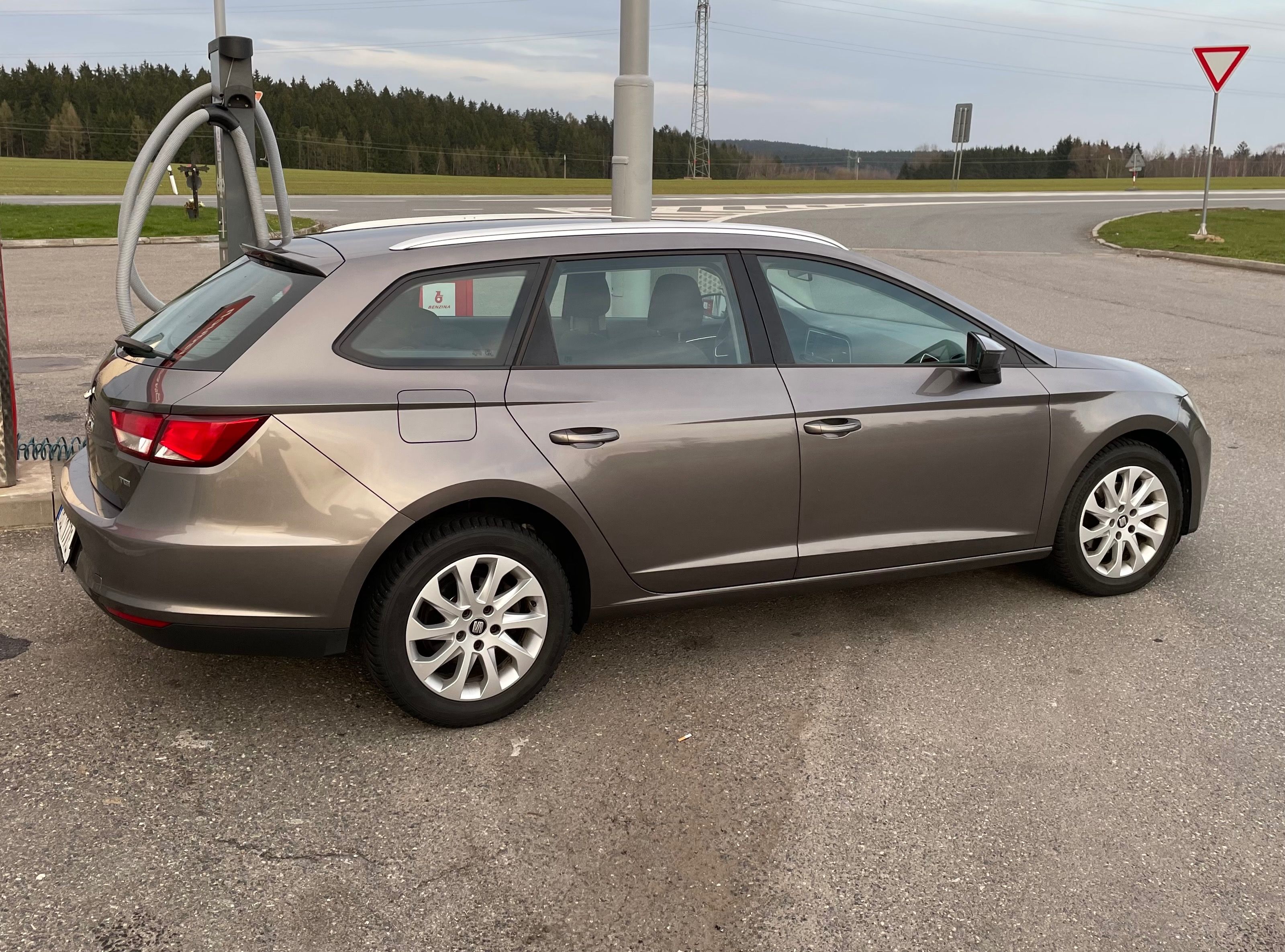 Seat Leon, 1.4 TGI koupeno v CZ, serviska - fotka 2