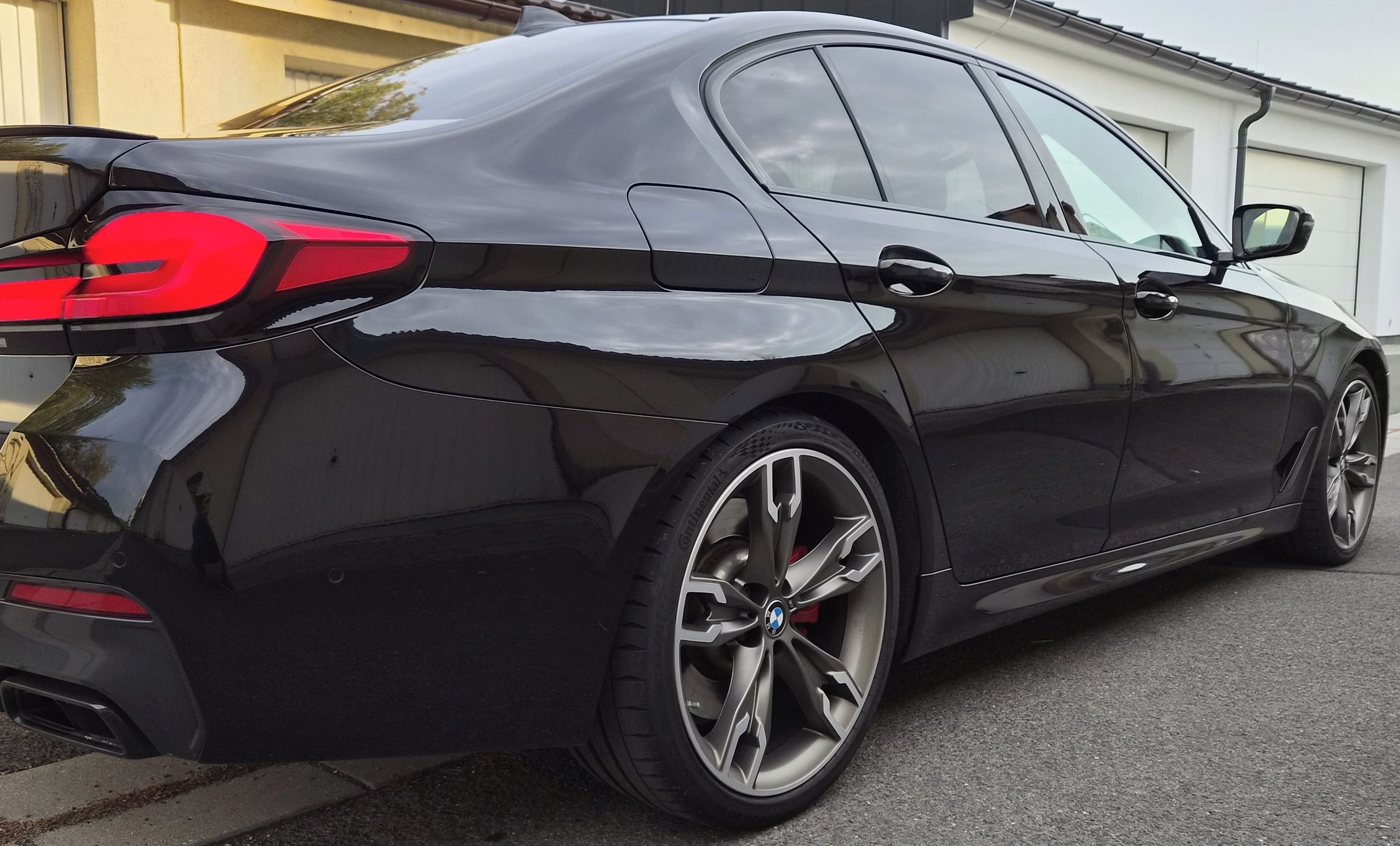 BMW Řada 5, M550i xDrive - fotka 5
