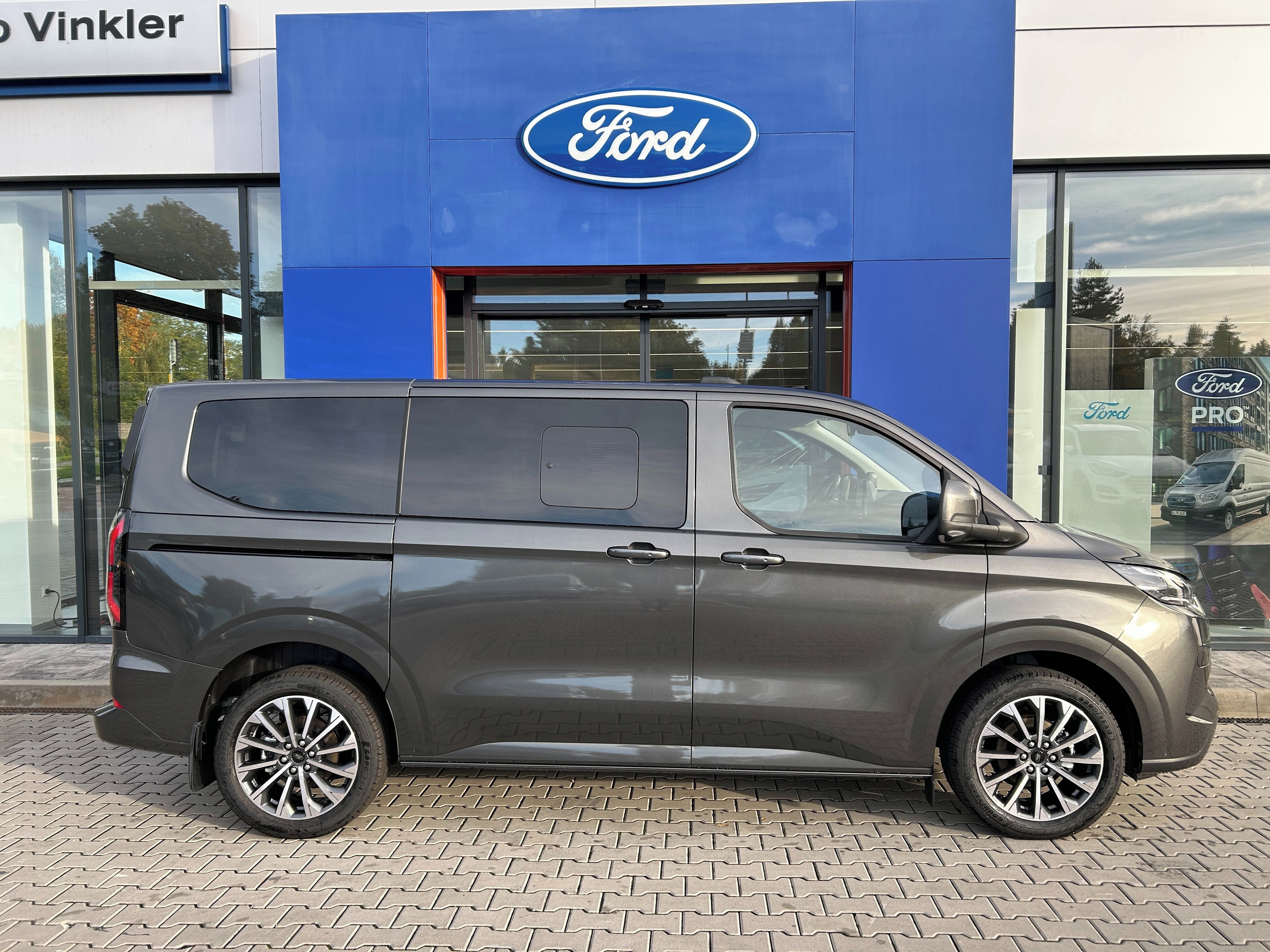 Ford Tourneo Custom, Titanium  L1 2.5 PHEV 171kW - fotka 4