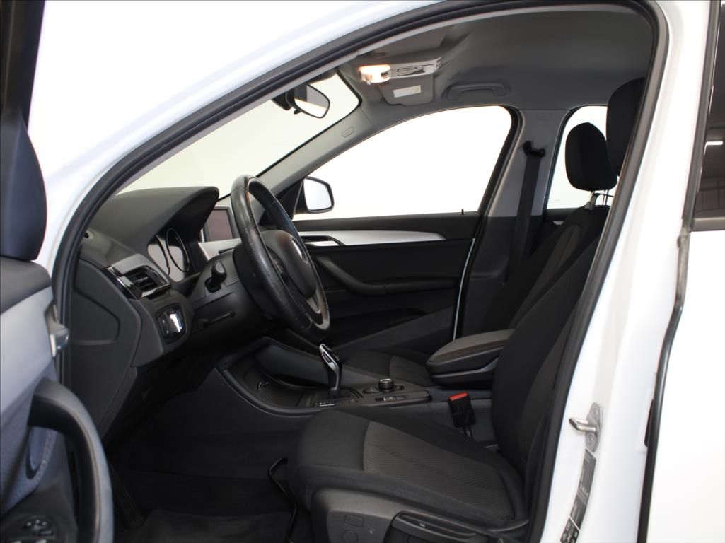 BMW X1, 2,0 18d xDrive 115tkm.2.maj.ČR - fotka 6
